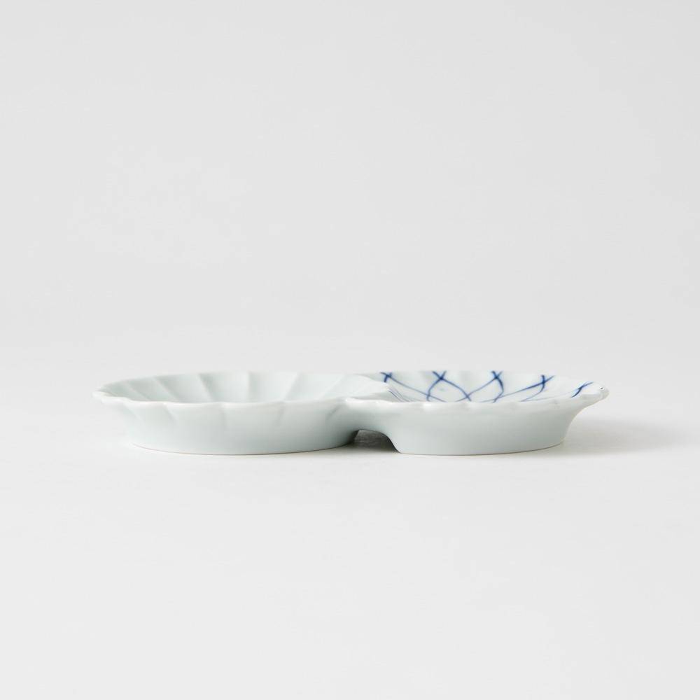 Two Chrysanthemums Mesh Hasami Sauce Plate - MUSUBI KILN - Quality Japanese Tableware and Gift