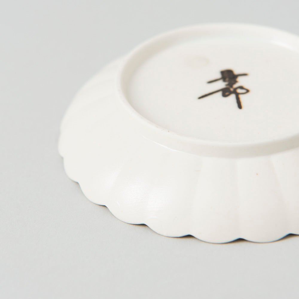 White Chrysanthemum Hasami Sauce Plate - MUSUBI KILN - Quality Japanese Tableware and Gift