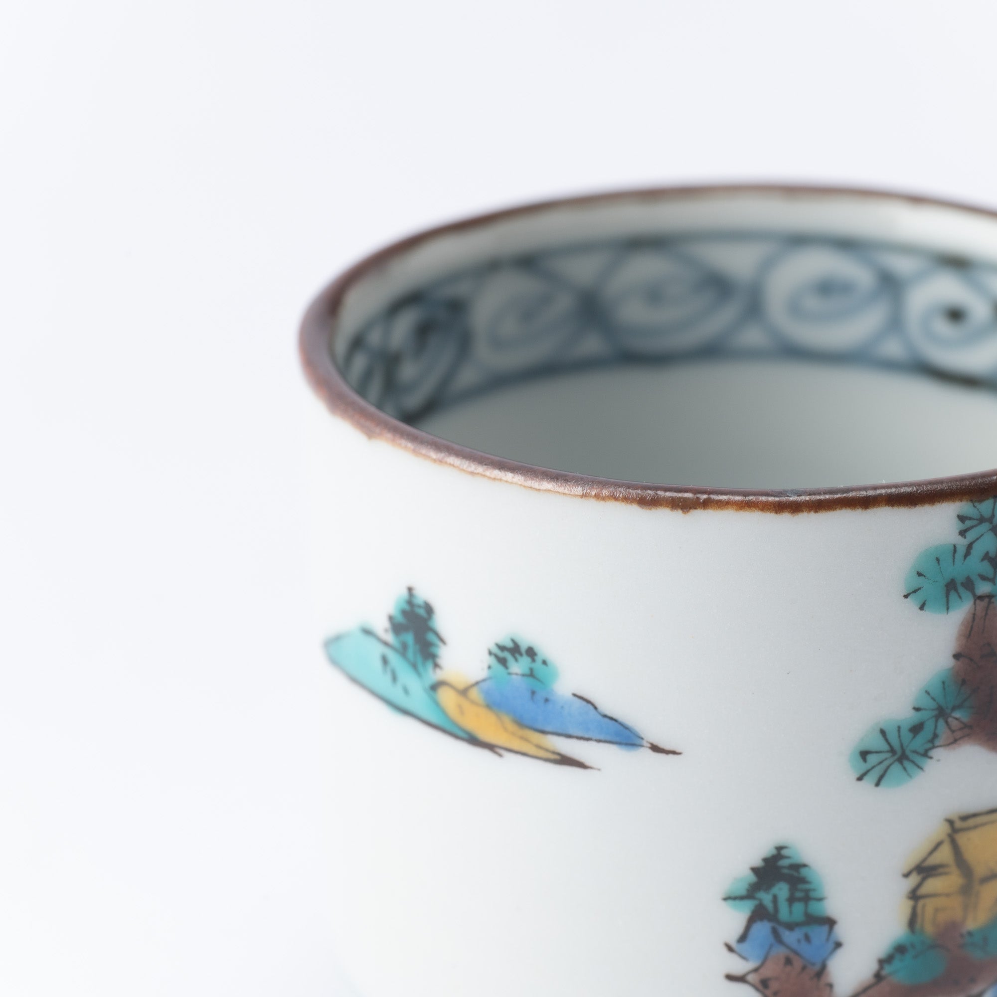 White Ko - Kutani Sansui Kutani Guinomi Sake Cup - MUSUBI KILN - Quality Japanese Tableware and Gift