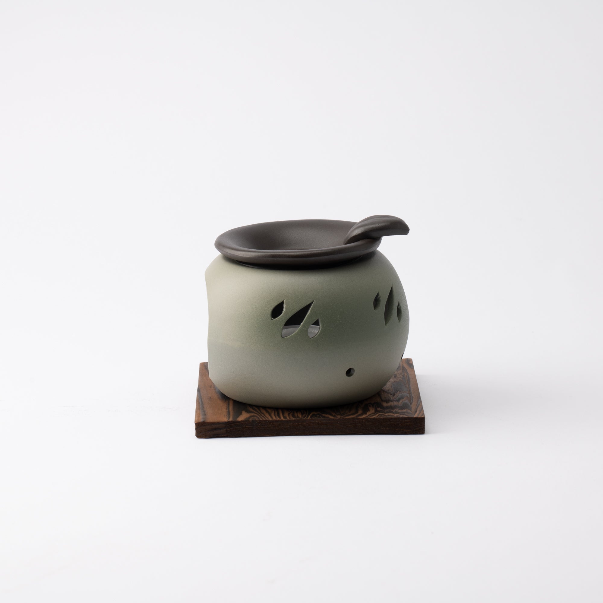 Yamafusa Loquat Leaf Round Tokoname Chakoro Tea Incense Burner - MUSUBI KILN - Quality Japanese Tableware and Gift