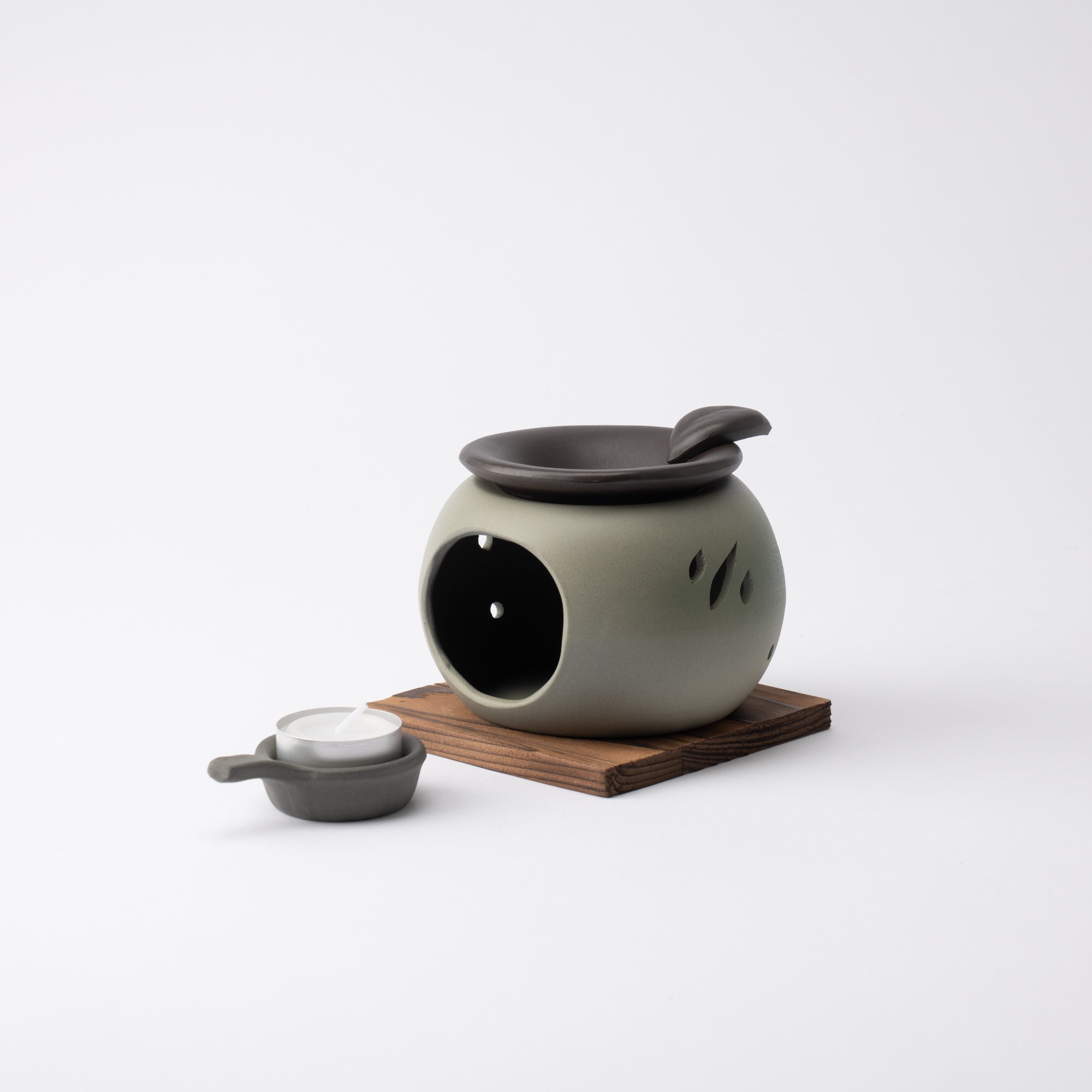 Yamafusa Loquat Leaf Round Tokoname Chakoro Tea Incense Burner - MUSUBI KILN - Quality Japanese Tableware and Gift