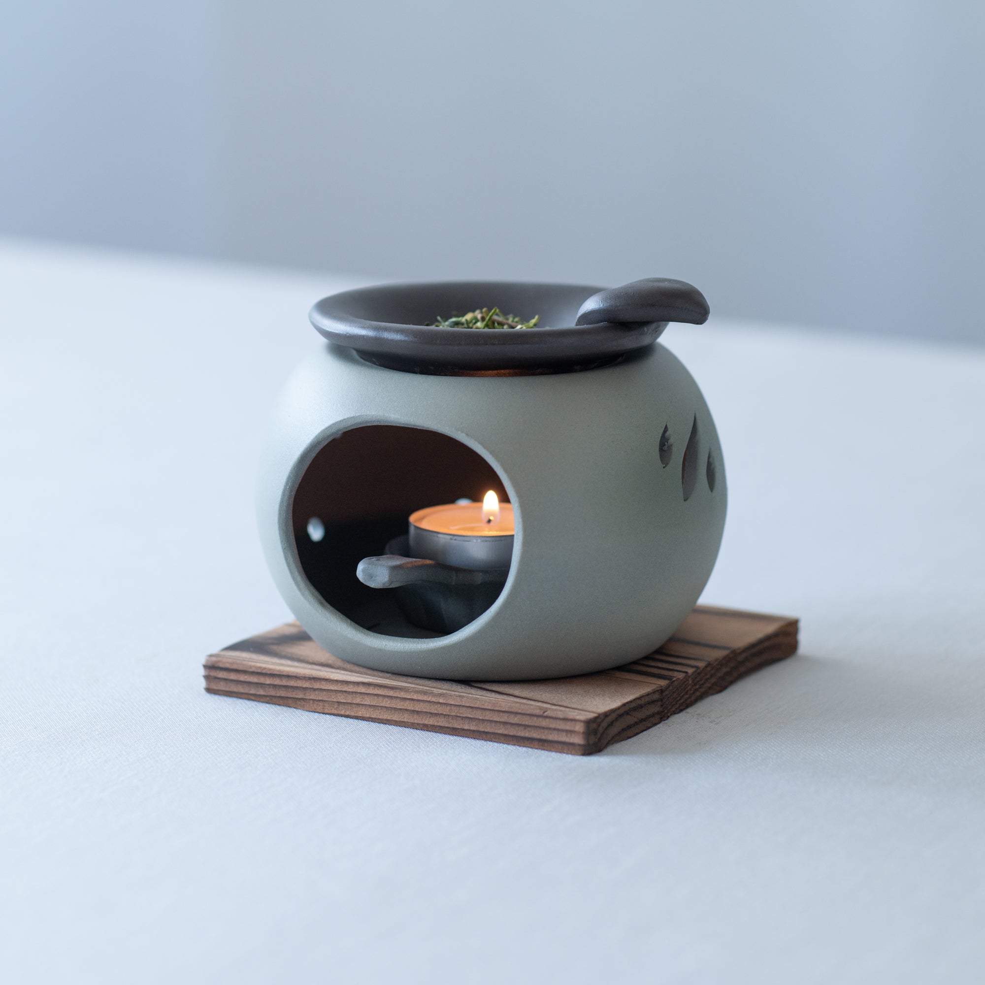 Yamafusa Loquat Leaf Round Tokoname Chakoro Tea Incense Burner - MUSUBI KILN - Quality Japanese Tableware and Gift