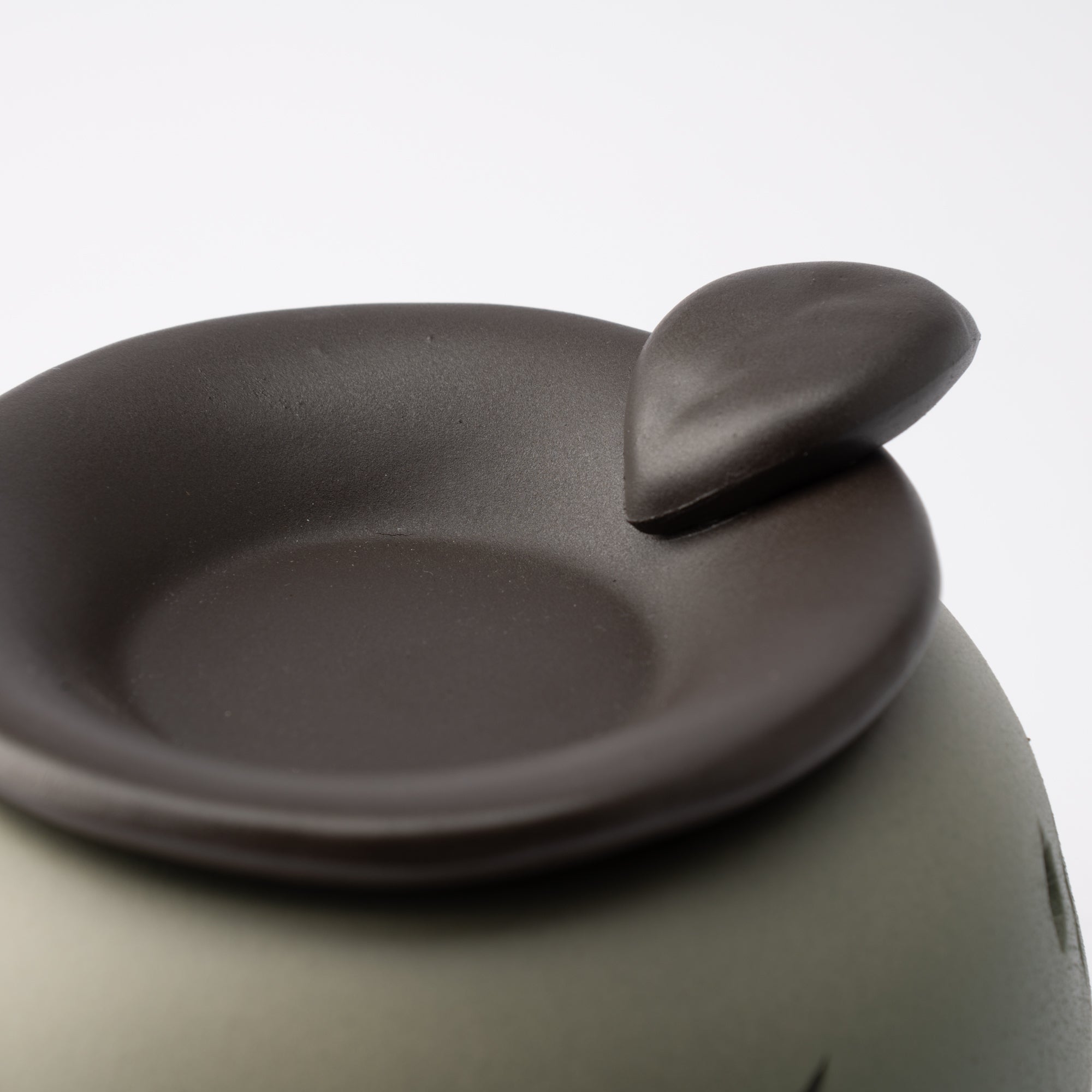 Yamafusa Loquat Leaf Round Tokoname Chakoro Tea Incense Burner - MUSUBI KILN - Quality Japanese Tableware and Gift
