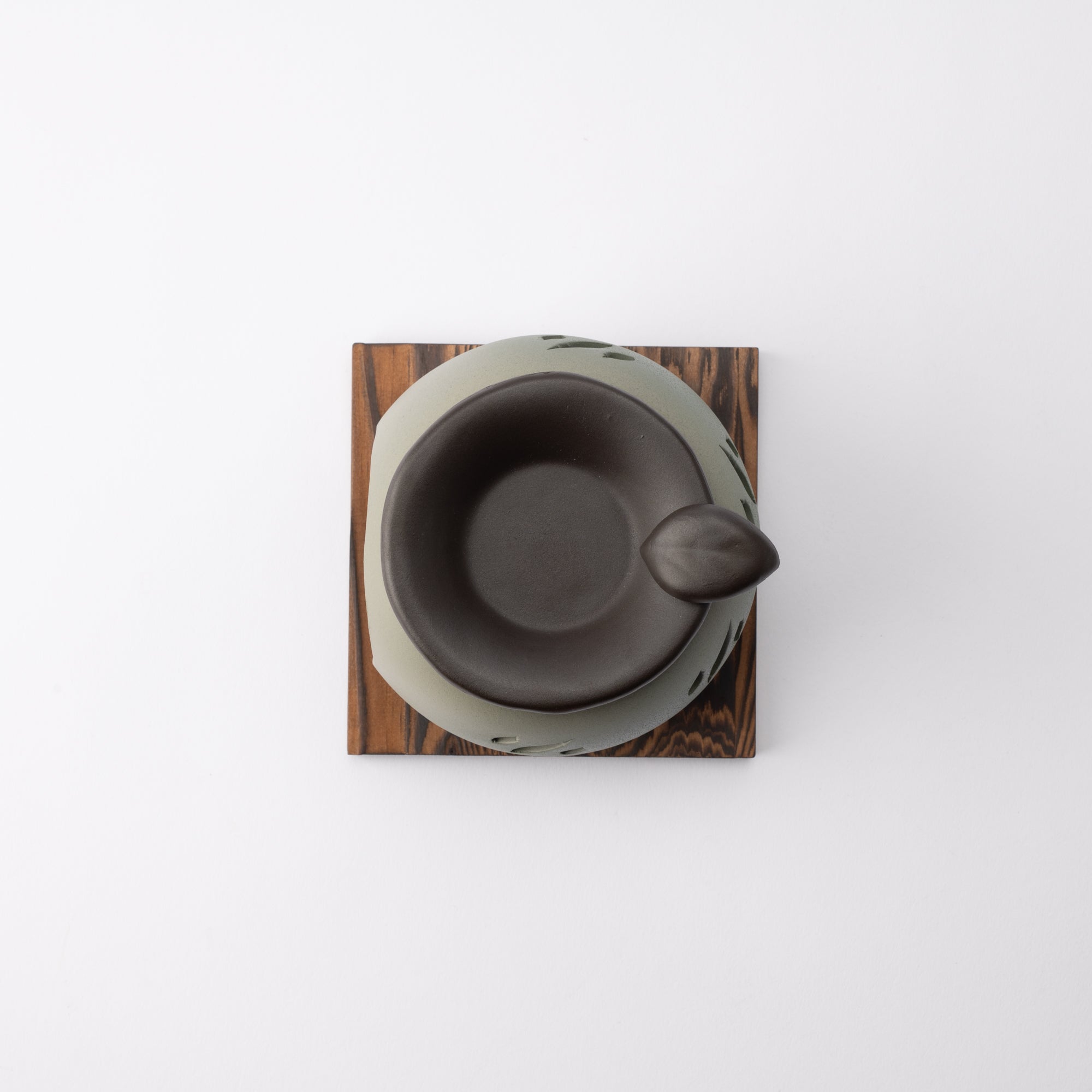 Yamafusa Loquat Leaf Round Tokoname Chakoro Tea Incense Burner - MUSUBI KILN - Quality Japanese Tableware and Gift