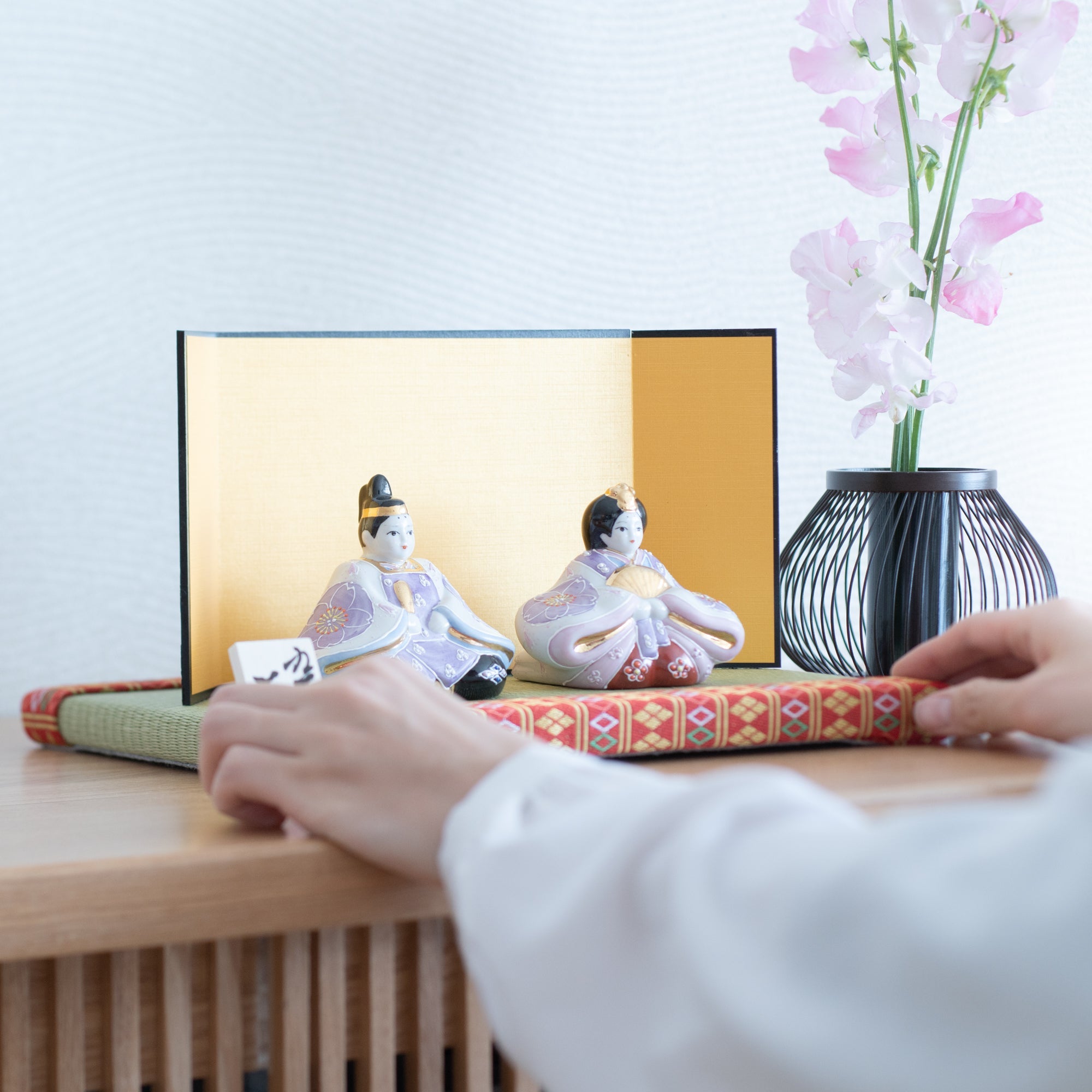 Yoneda Yuzan Purple Sakura Kutani Hina Dolls with Mini Tatami Mat - MUSUBI KILN - Quality Japanese Tableware and Gift