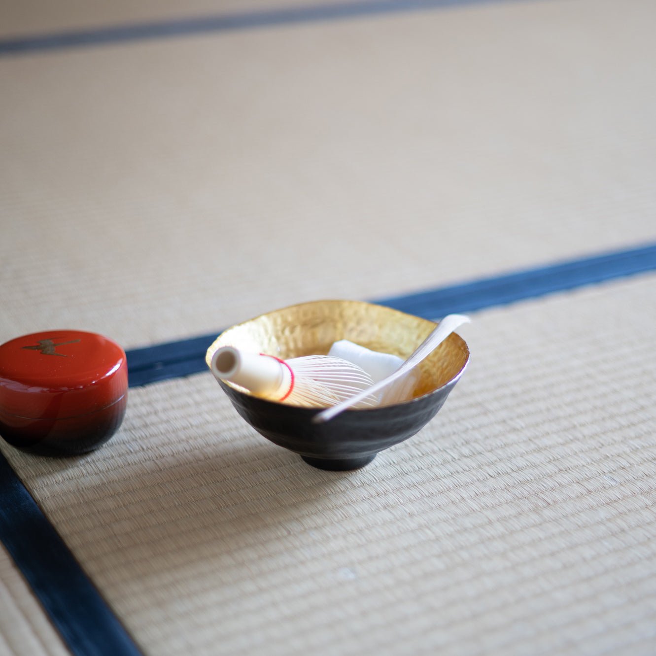 Yoshita Kasho Glass Gold Matcha Bowl Chawan - MUSUBI KILN - Quality Japanese Tableware and Gift