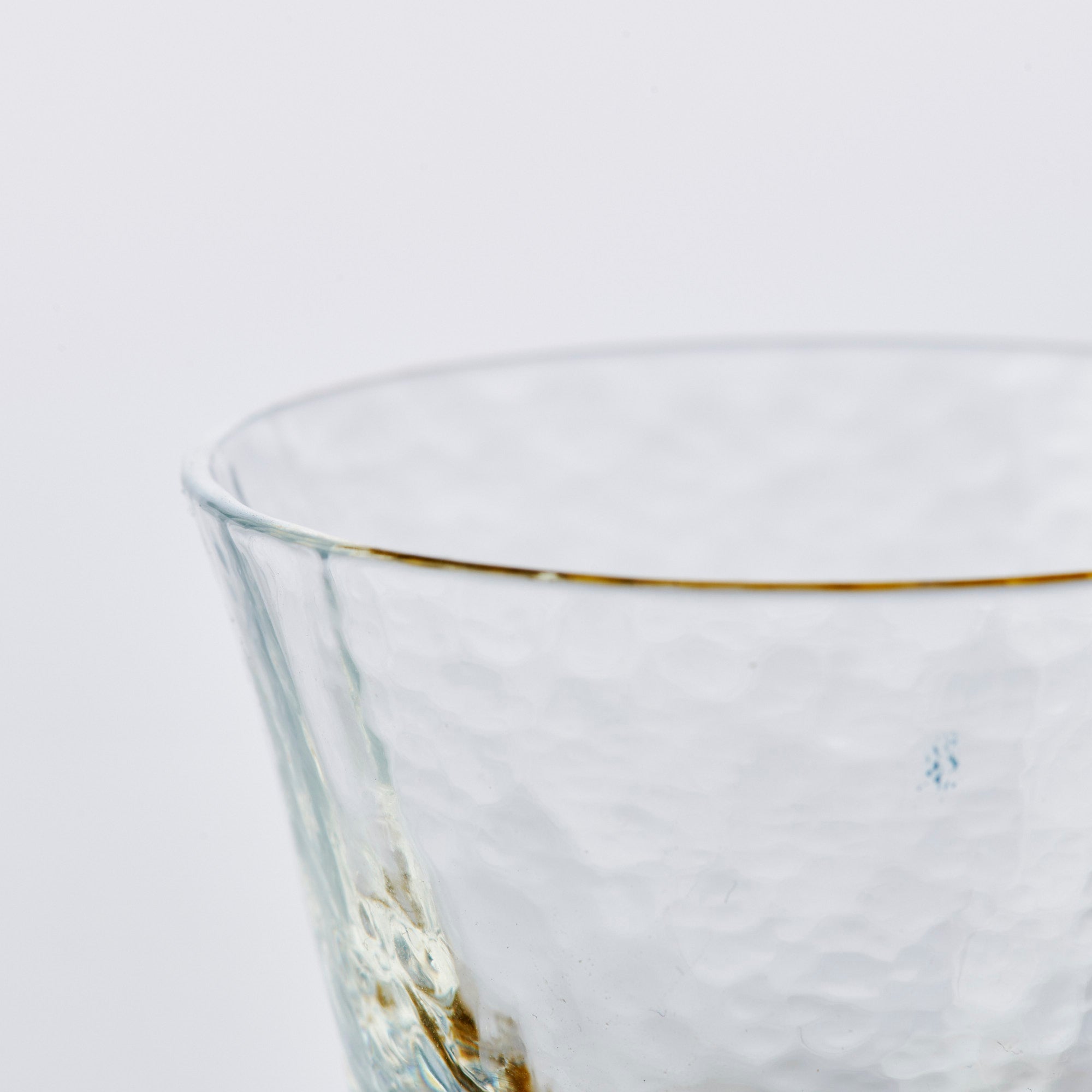 Copa de sake de vidrio Maki-e con forma de pez dorado