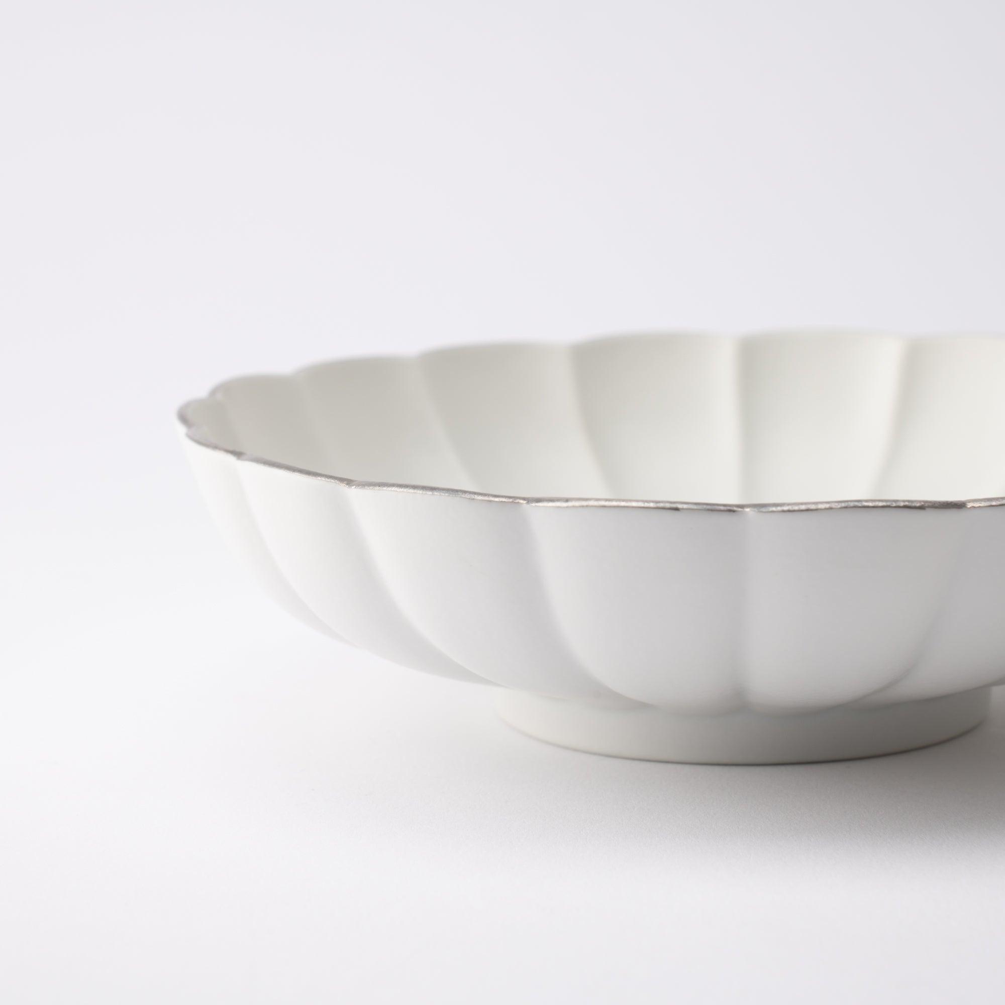 Zuiho Kiln Chrysanthemum Mukouzuke Deep Plate - MUSUBI KILN - Quality Japanese Tableware and Gift