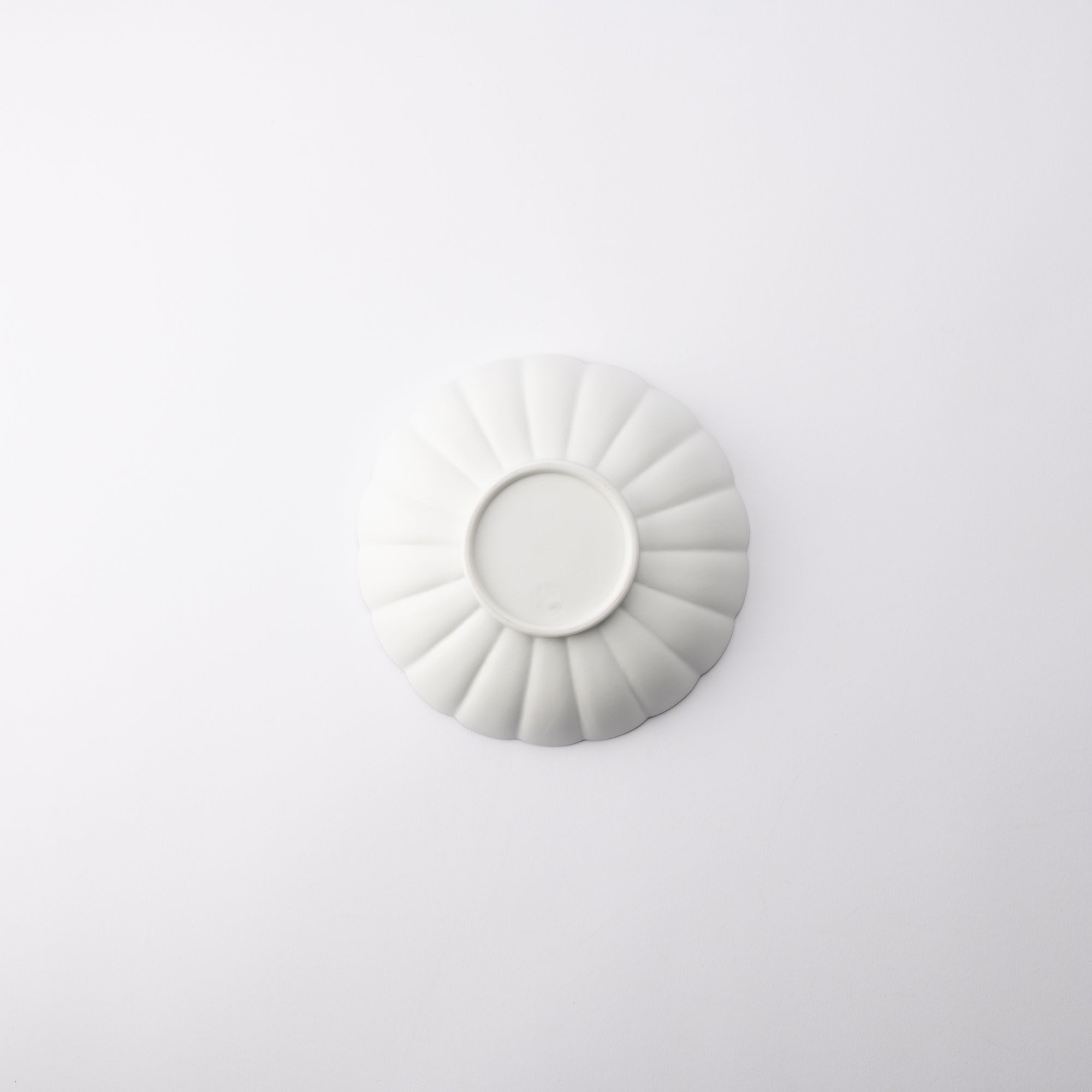Zuiho Kiln Chrysanthemum Mukouzuke Deep Plate - MUSUBI KILN - Quality Japanese Tableware and Gift