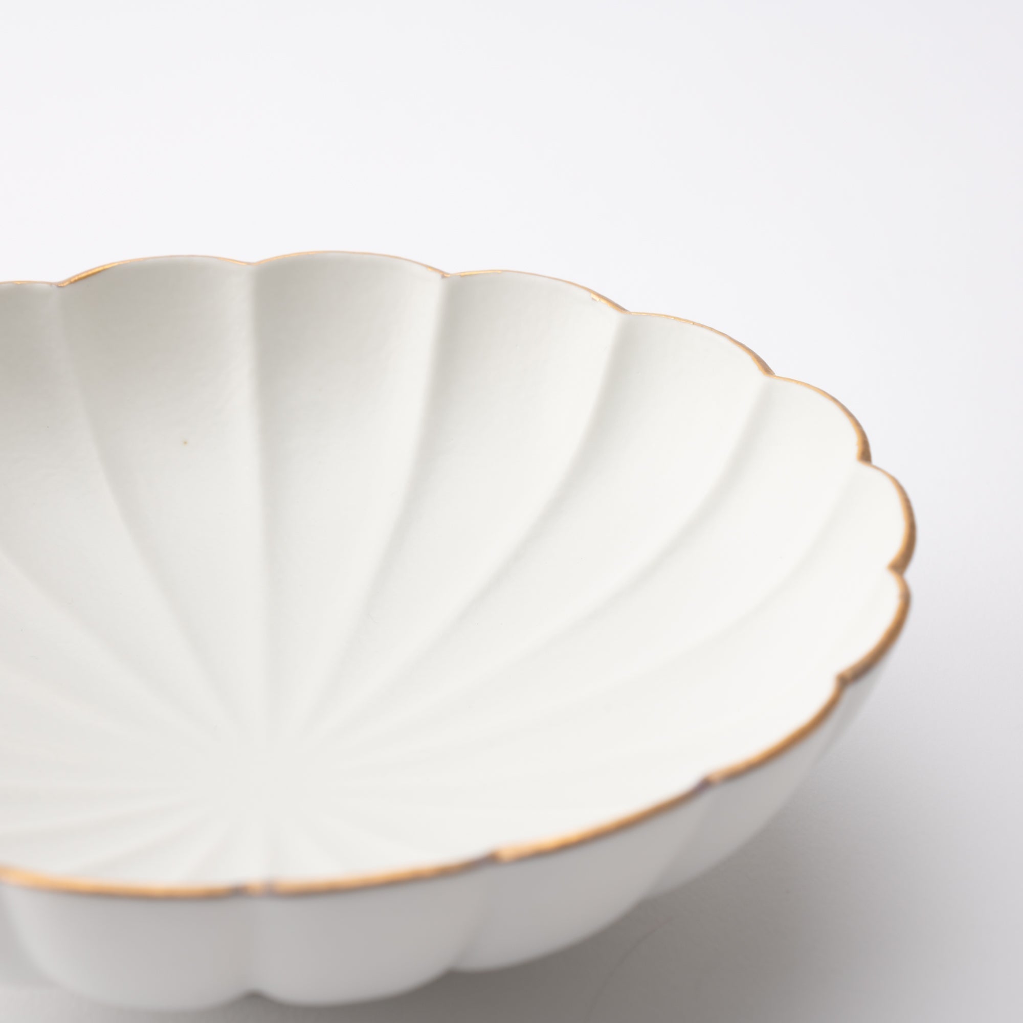 Zuiho Kiln Chrysanthemum Mukouzuke Deep Plate - MUSUBI KILN - Quality Japanese Tableware and Gift