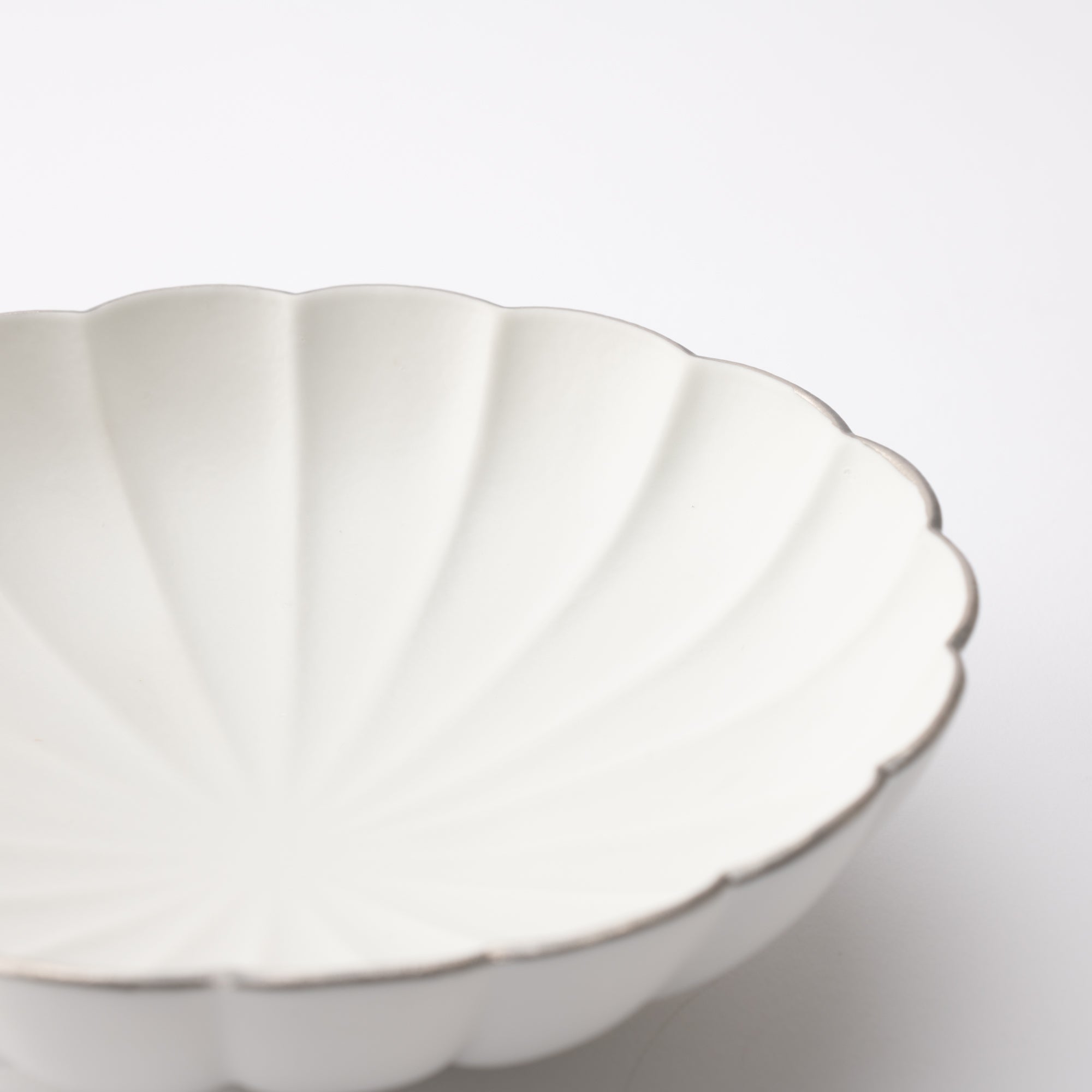 Zuiho Kiln Chrysanthemum Mukouzuke Deep Plate - MUSUBI KILN - Quality Japanese Tableware and Gift