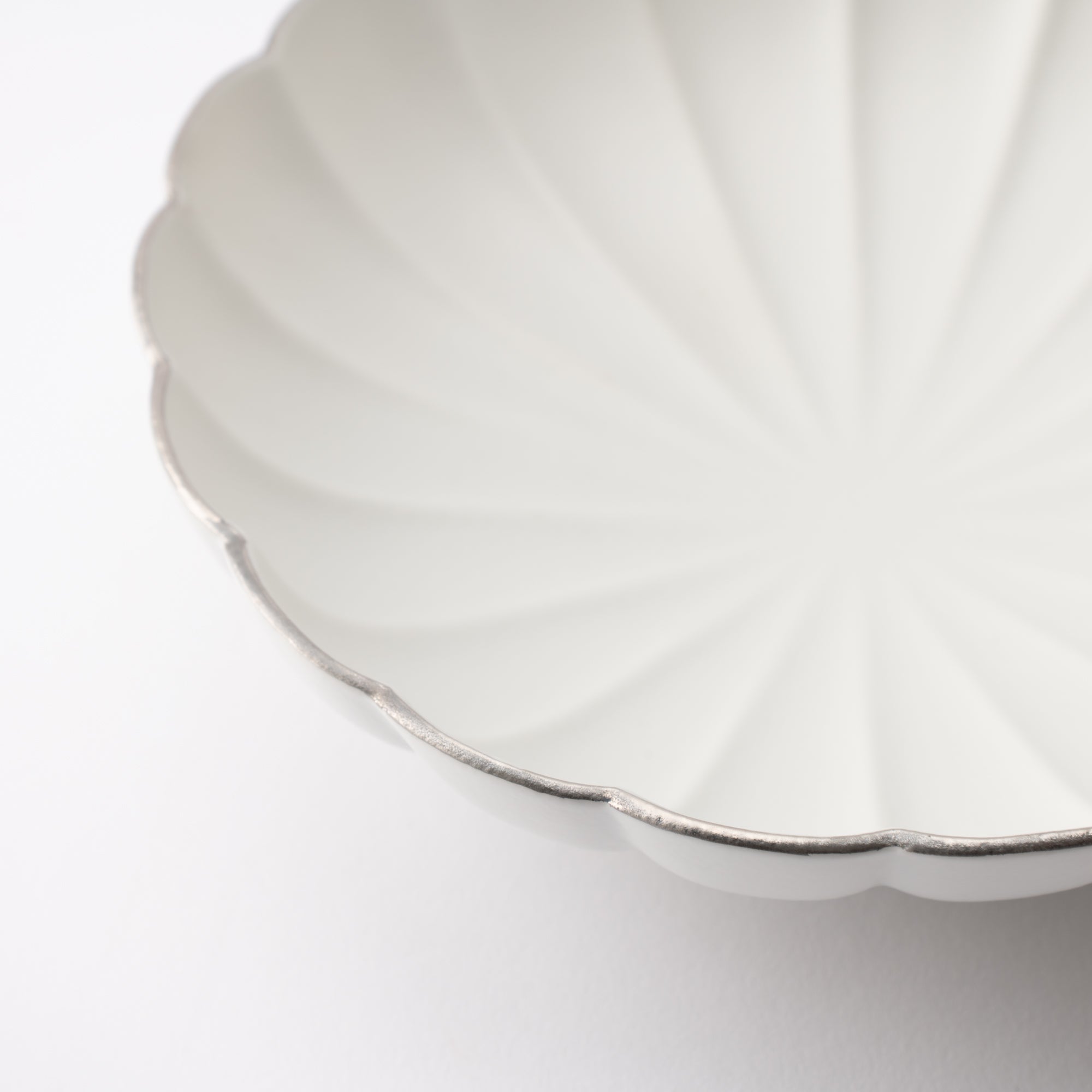 Zuiho Kiln Chrysanthemum Mukouzuke Deep Plate - MUSUBI KILN - Quality Japanese Tableware and Gift