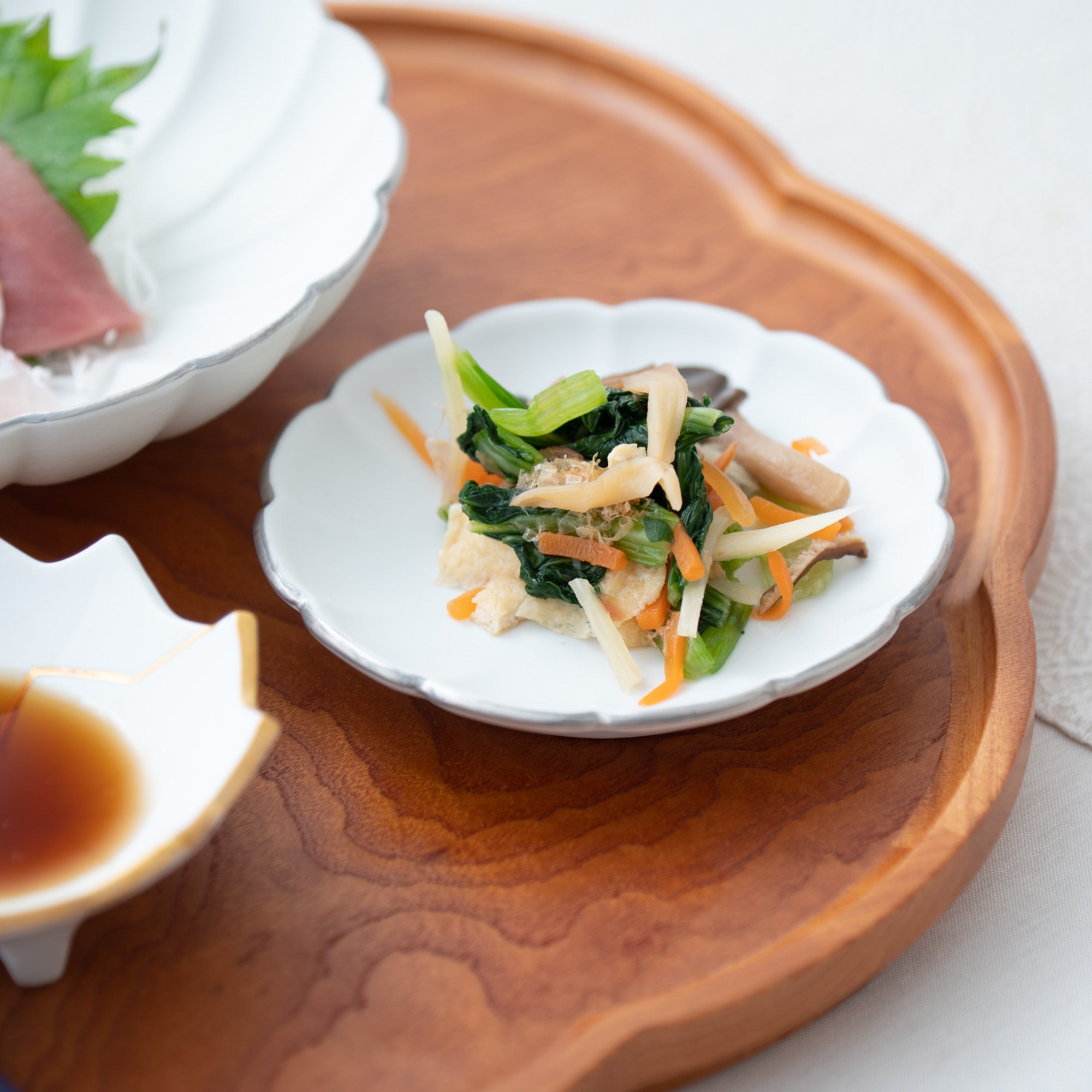 Zuiho Kiln Chrysanthemum Sauce Plate - MUSUBI KILN - Quality Japanese Tableware and Gift