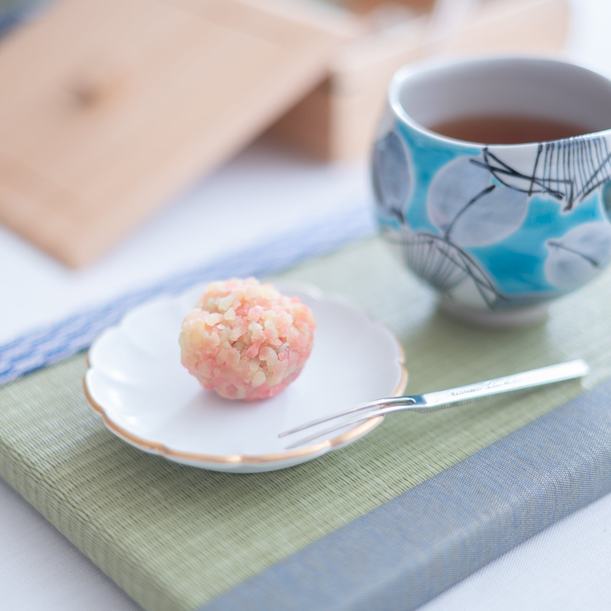 Zuiho Kiln Chrysanthemum Sauce Plate - MUSUBI KILN - Quality Japanese Tableware and Gift