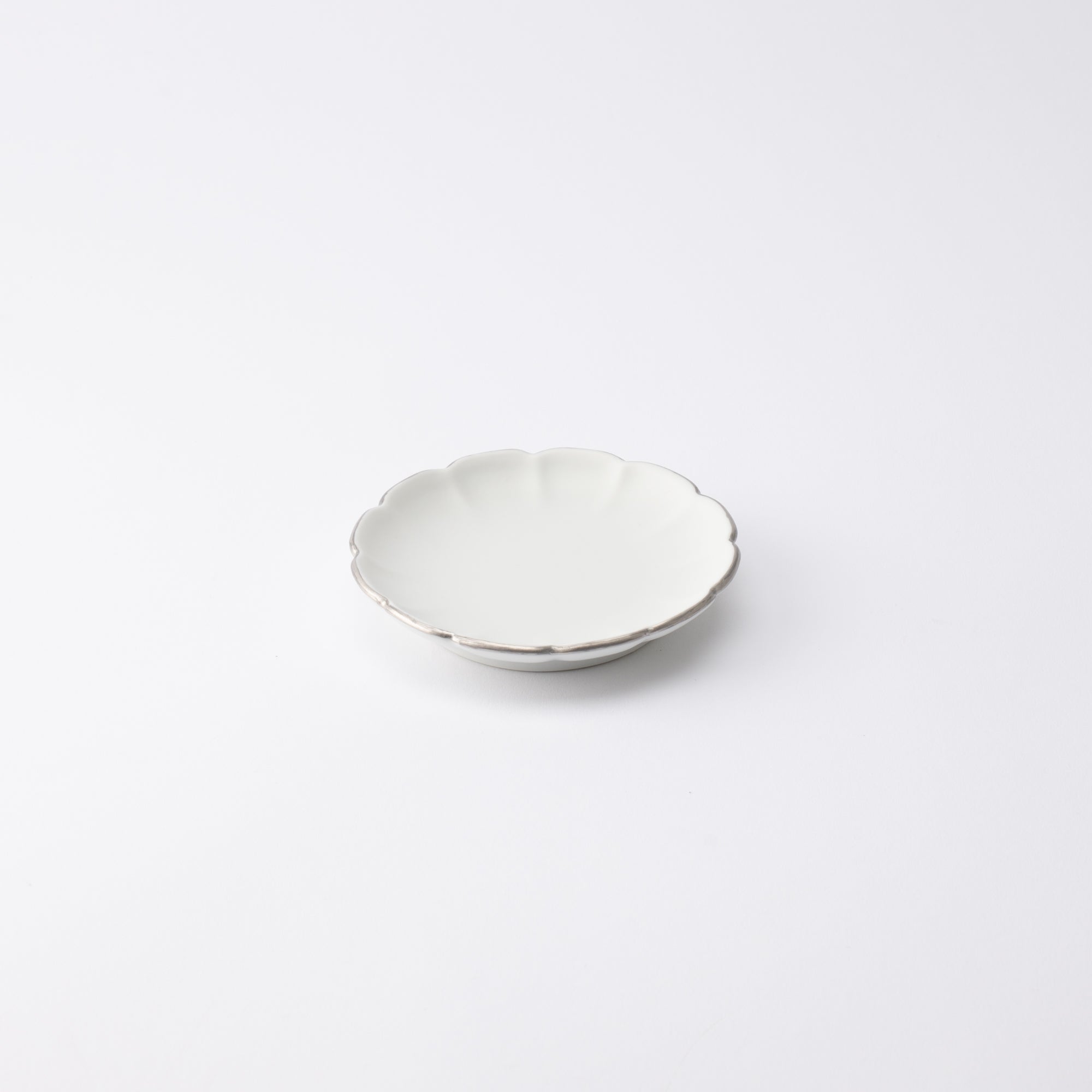 Zuiho Kiln Chrysanthemum Sauce Plate - MUSUBI KILN - Quality Japanese Tableware and Gift