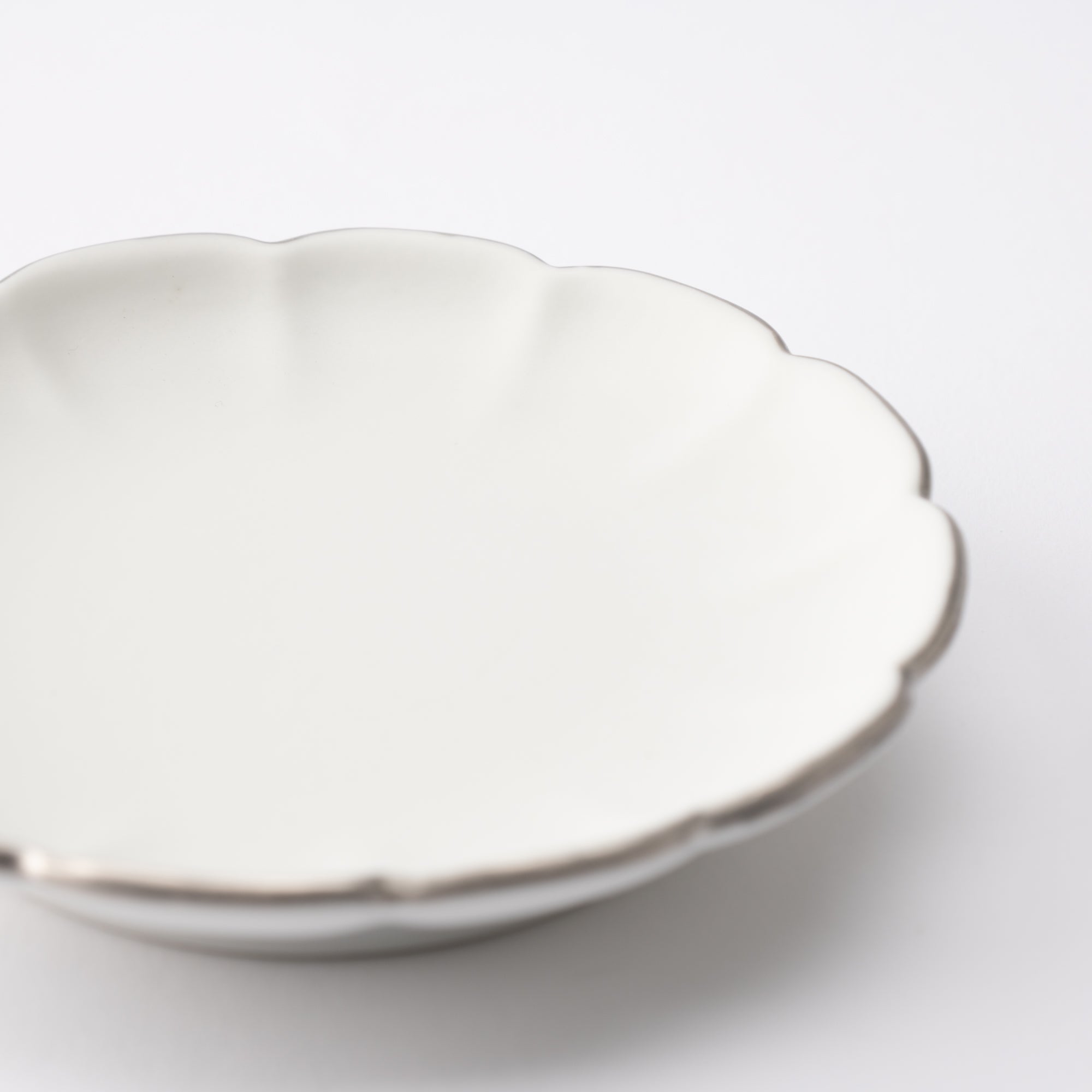 Zuiho Kiln Chrysanthemum Sauce Plate - MUSUBI KILN - Quality Japanese Tableware and Gift