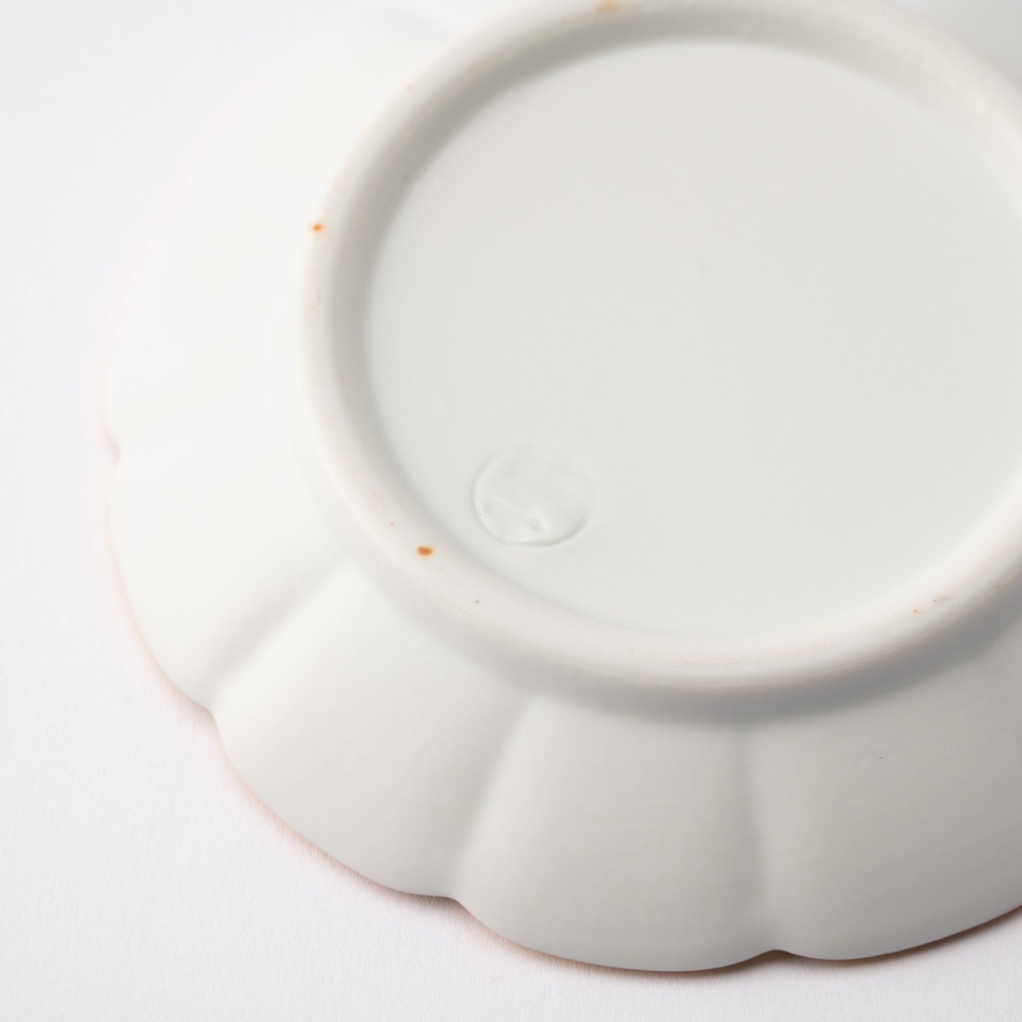 Zuiho Kiln Chrysanthemum Sauce Plate - MUSUBI KILN - Quality Japanese Tableware and Gift