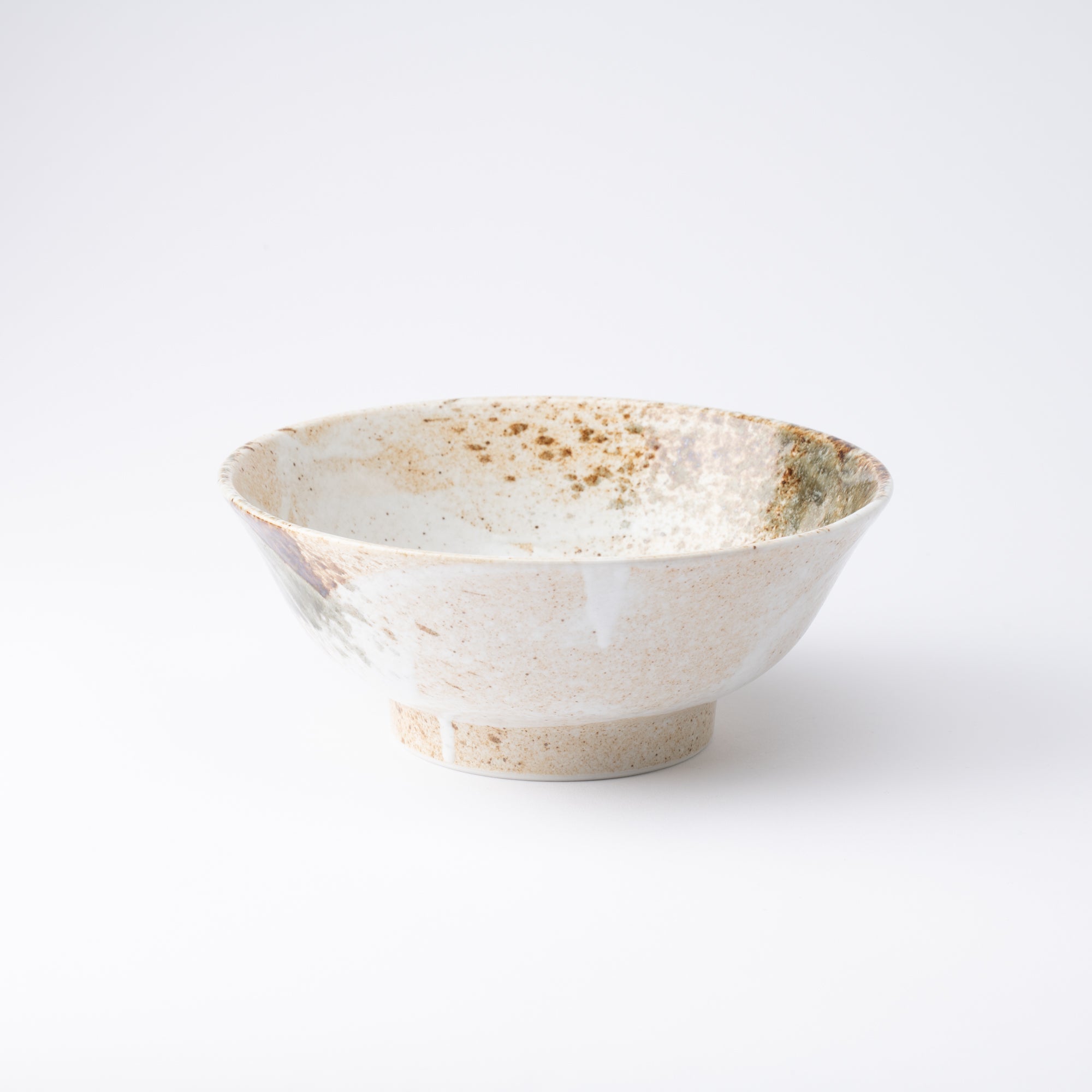 http://musubikiln.com/cdn/shop/products/snow-shino-mino-ware-ramen-bowl-m-musubi-kiln-handmade-japanese-tableware-and-japanese-dinnerware-624548.jpg?v=1646019729