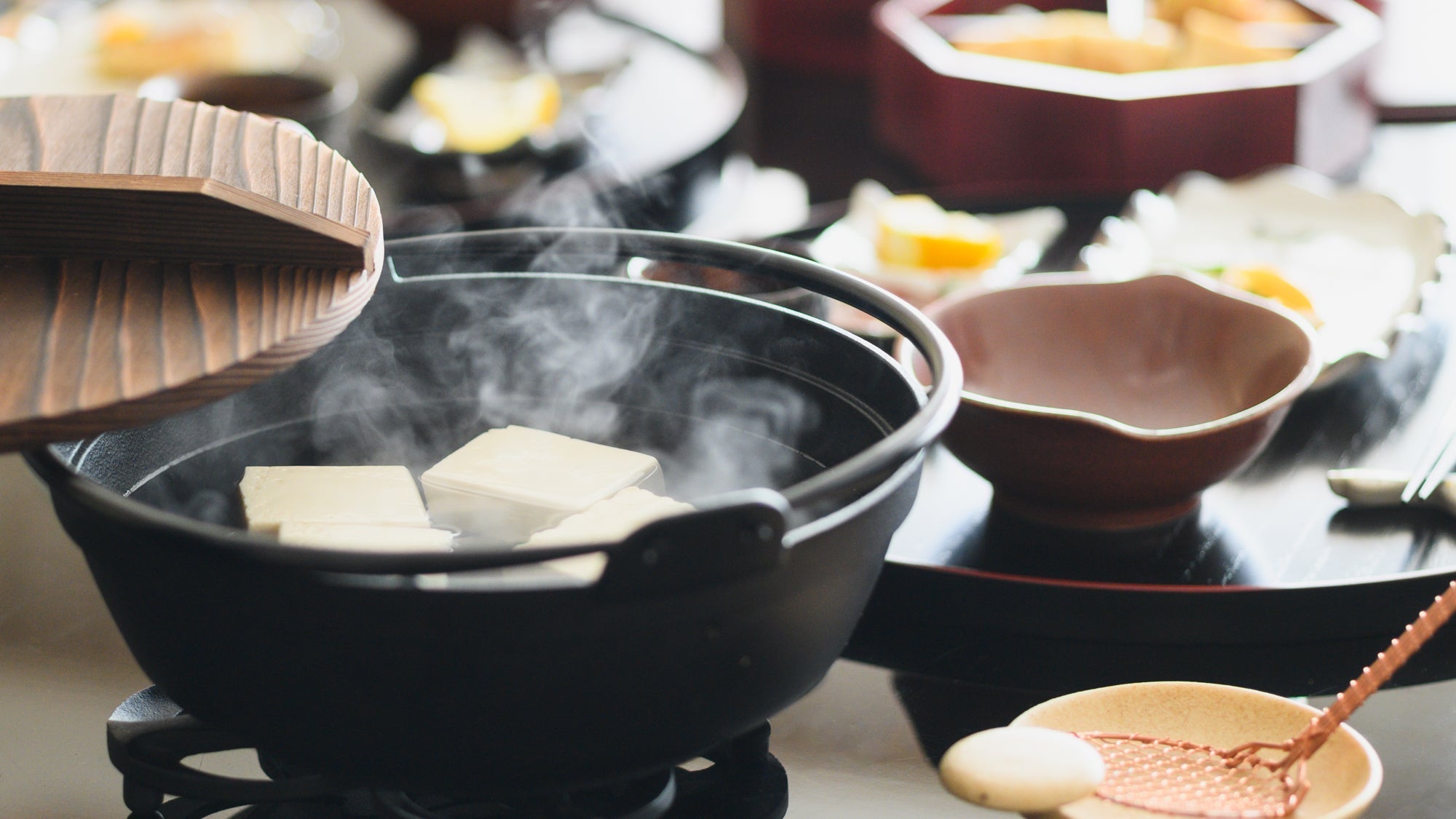 Savor Yudofu in a Traditional Nambu Ironware Pot