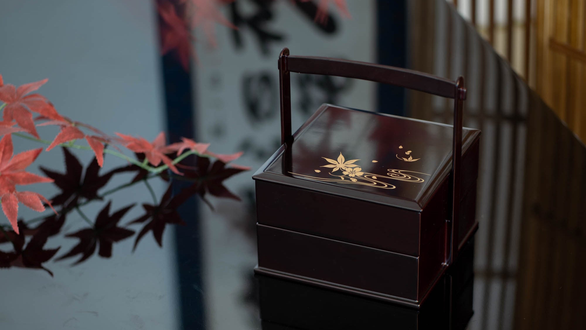 Fall into Elegance: Gift Ideas Featuring Maple and Ginkgo Motifs