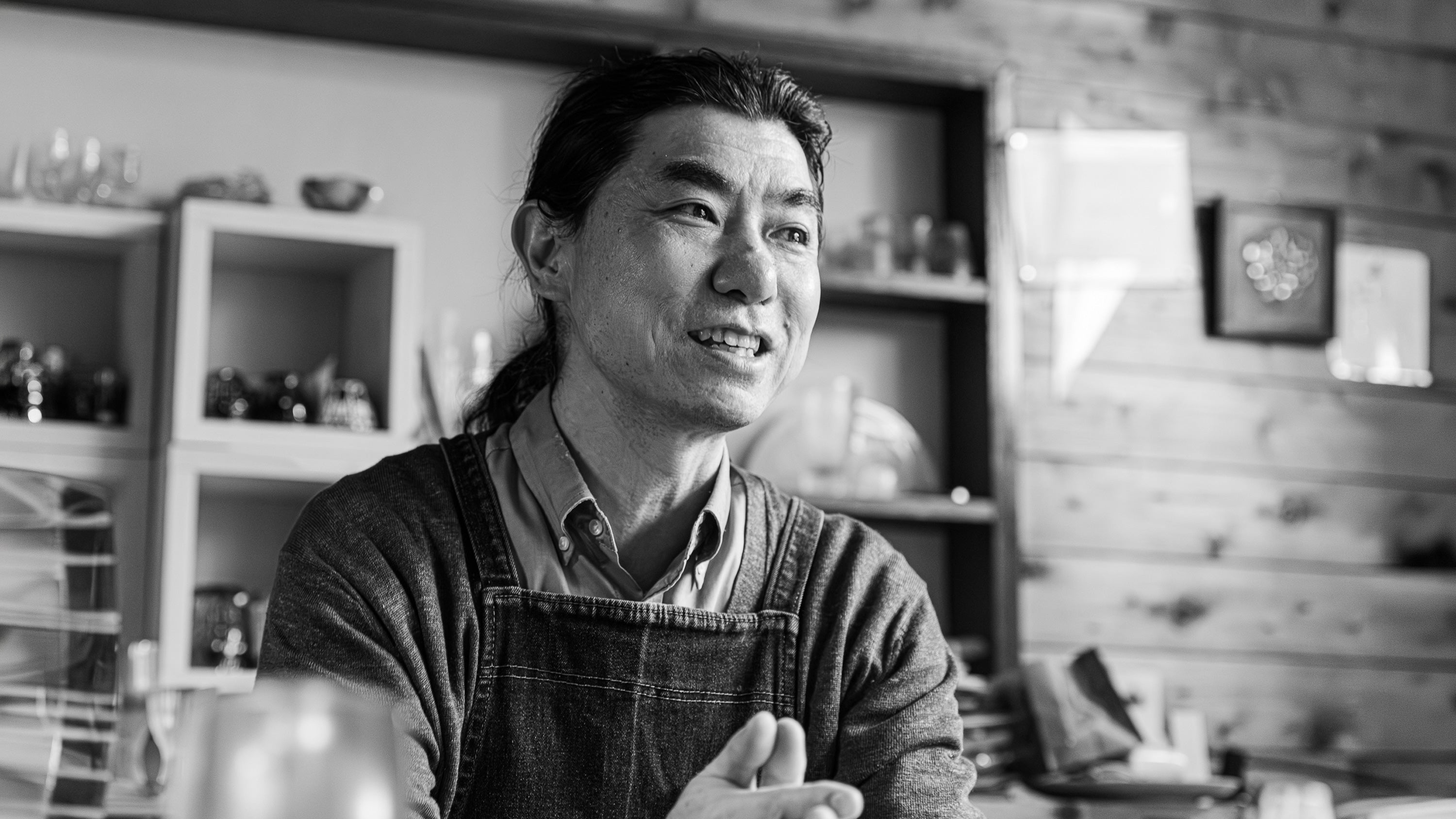 Otsuki Yosuke’s Art of Glass: Layering Colors, Engraving Memories