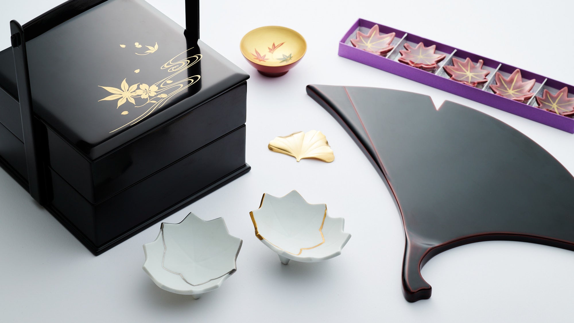 Fall into Elegance: Gift Ideas Featuring Maple and Ginkgo Motifs