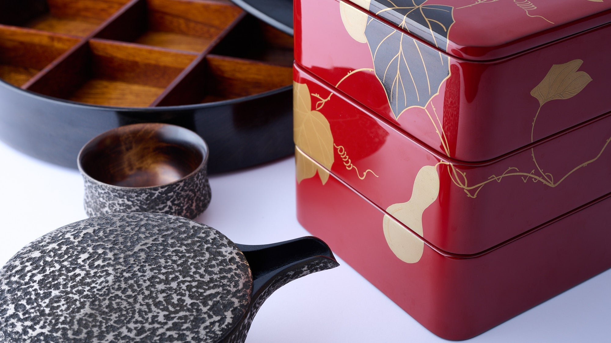 Lacquerware for Holiday Gatherings: From Thanksgiving to New Year