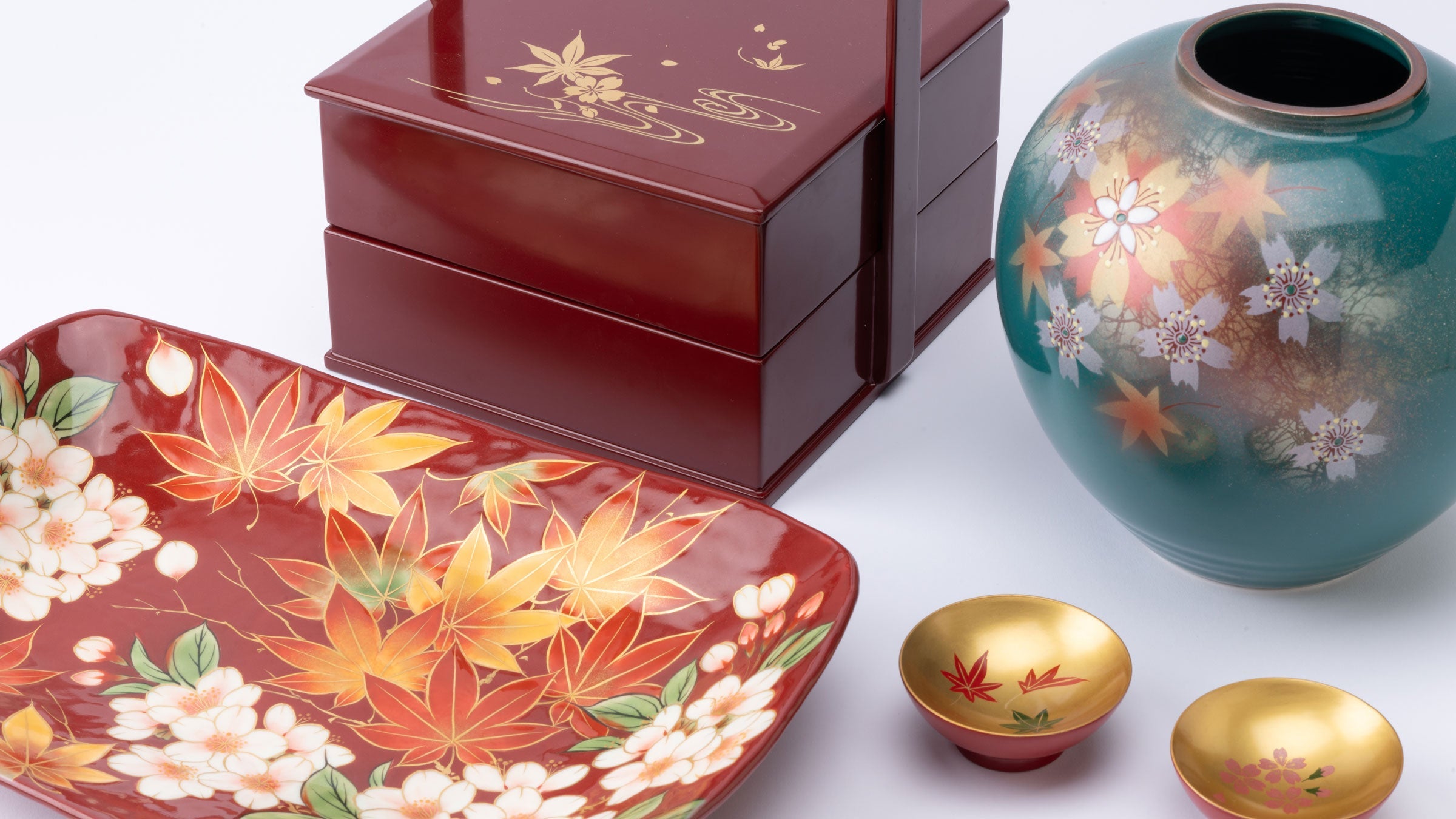 Where Sakura Meets Momiji: A Fantastical Season of Elegance