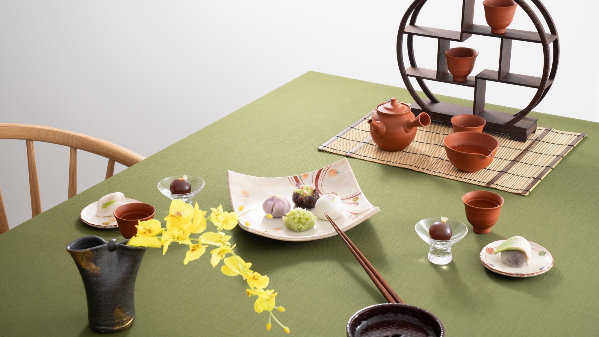 Early Summer Tea Ceremony with a Tokoname ware Teapot Set