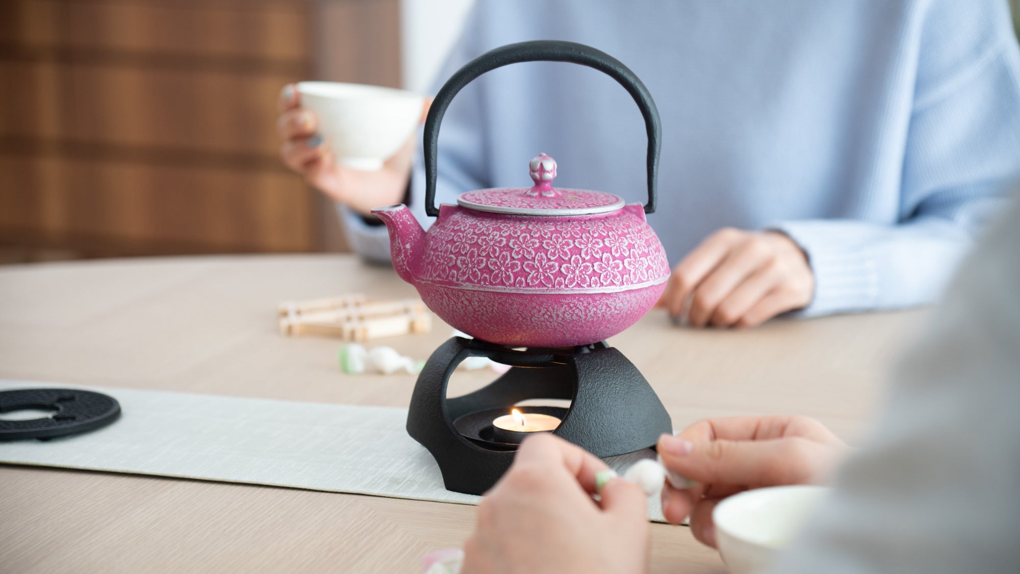 A MUSUBI KILN Review: Roji Associates Nambu Ironware Teapot - MUSUBI KILN