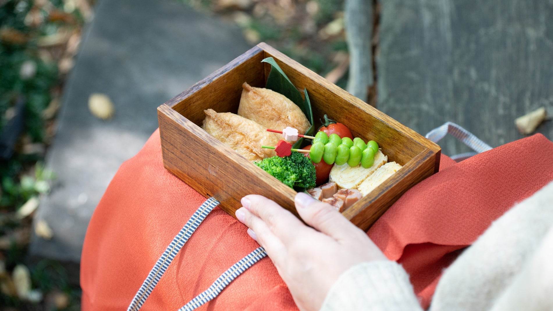 An Autumn Excursion with Japanese Tableware  