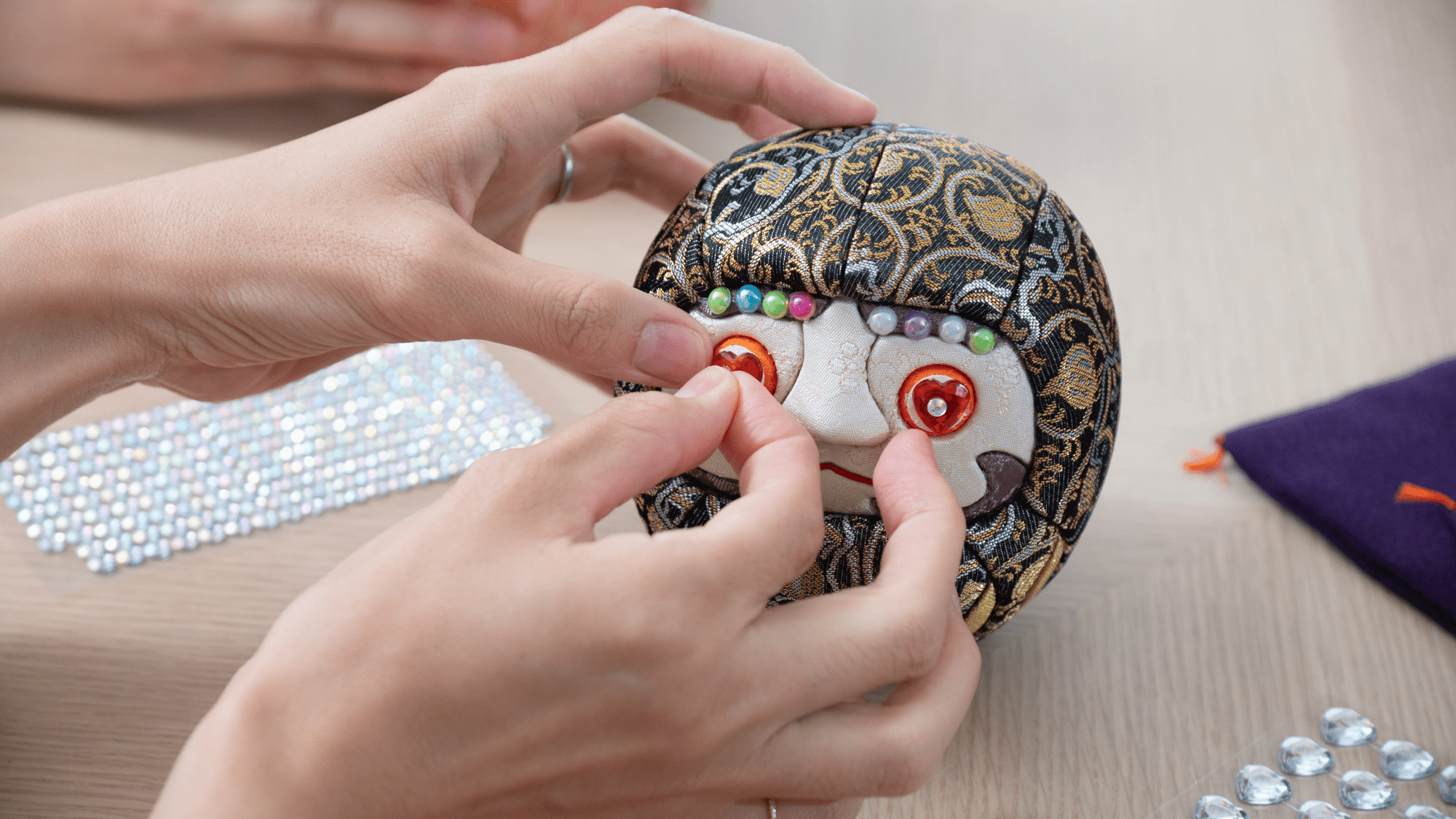 Design and Delight: Personalizing Your Daruma Doll - MUSUBI KILN