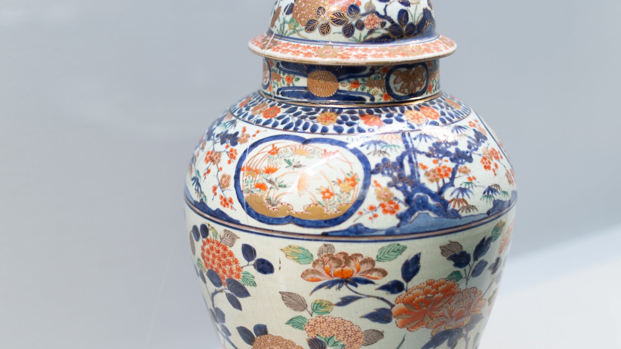 Discovering Unique Imari Artistry Behind Museum Doors - MUSUBI KILN