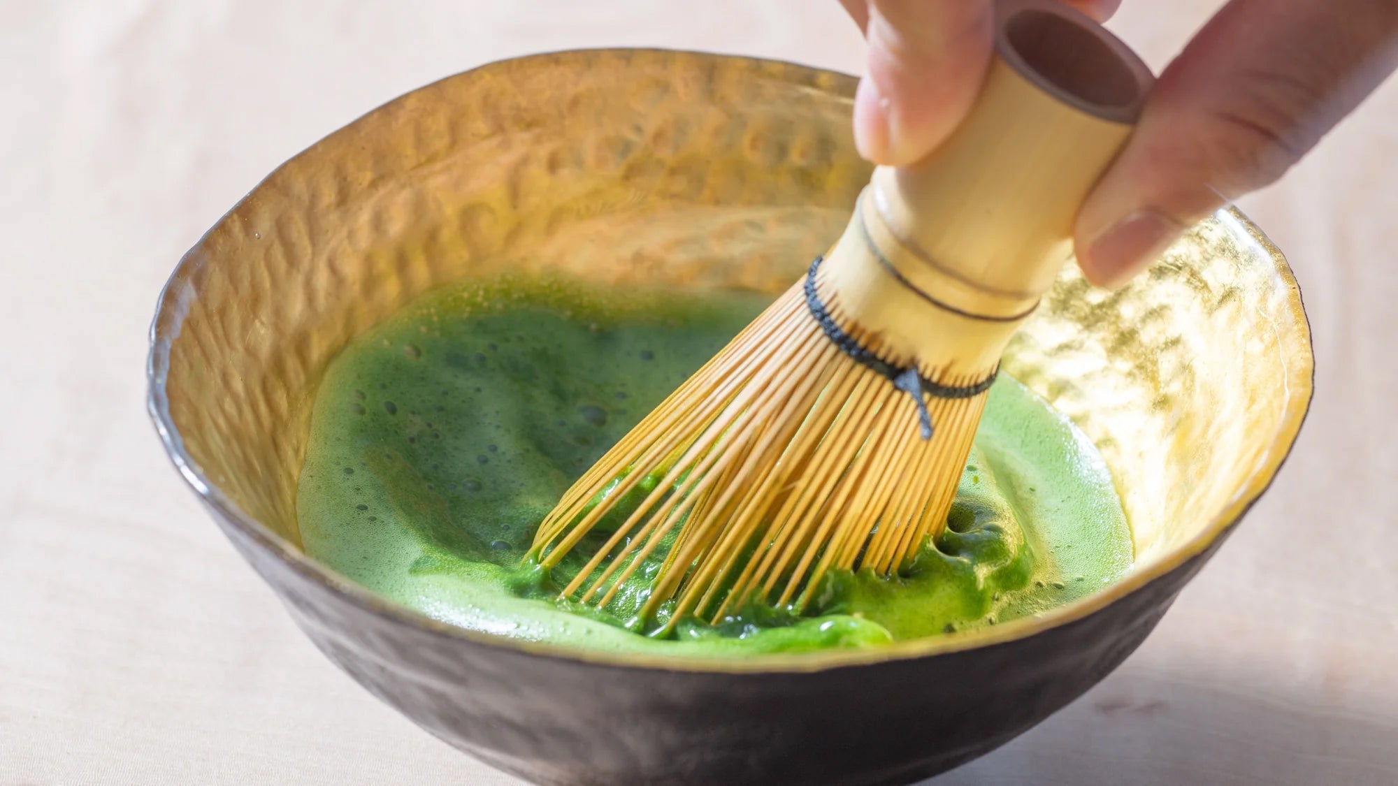 Elegance in Every Sip:  Glassware Matcha Bowls in Modern Tea Ceremonies - MUSUBI KILN