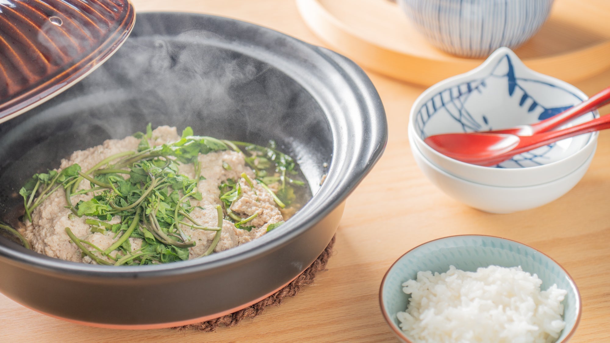 Hasegawa Akari's Summer Donabe Recipe: Steamed Tofu and Pork