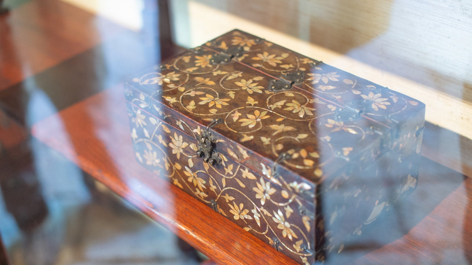 Home Sweet Museum: Stepping Inside the Japan Folk Crafts Museum (Nihon Mingeikan)