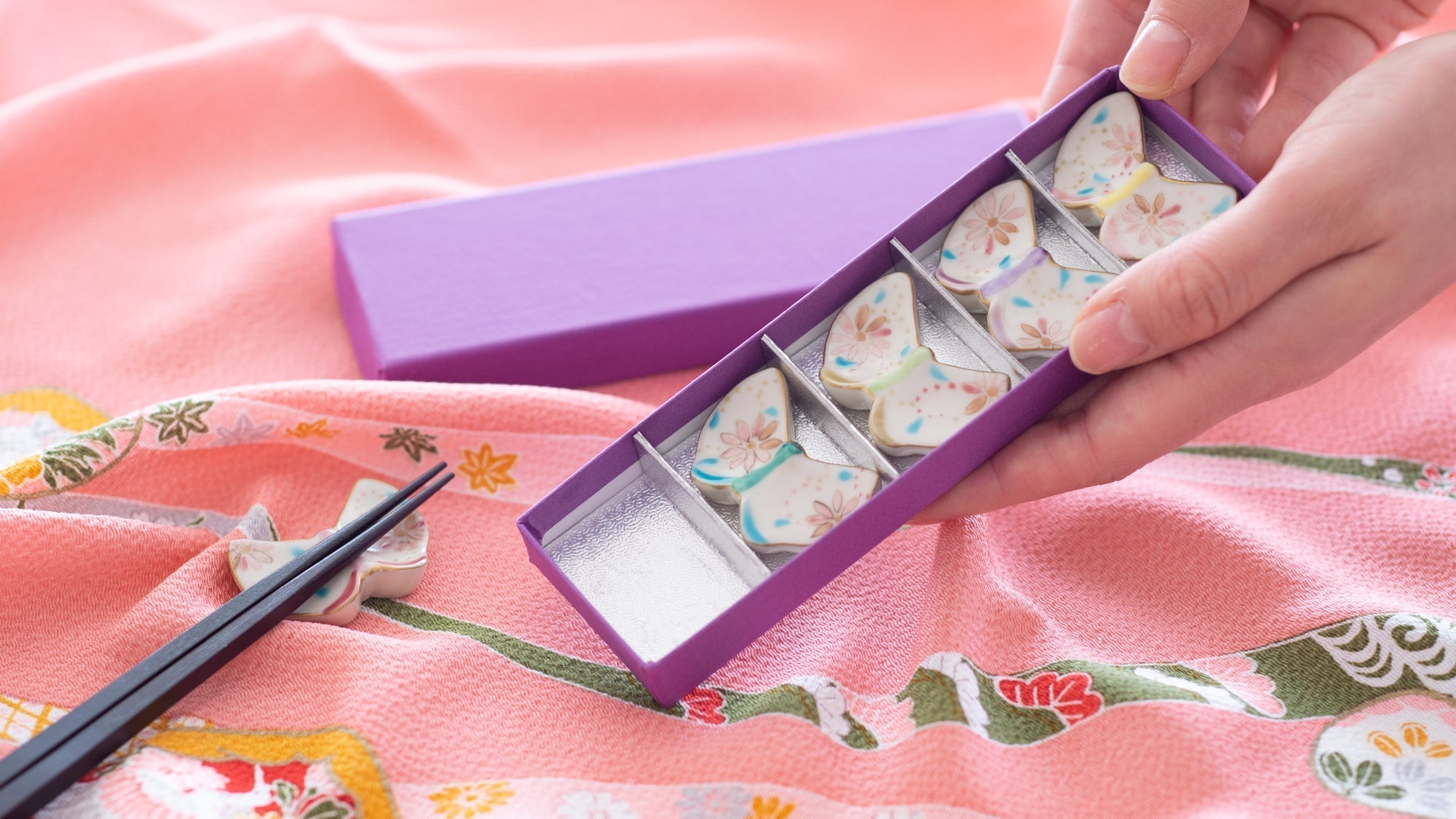 Japanese Chopstick Rest Sets: Sending a Dainty Gift of Japanese Charm