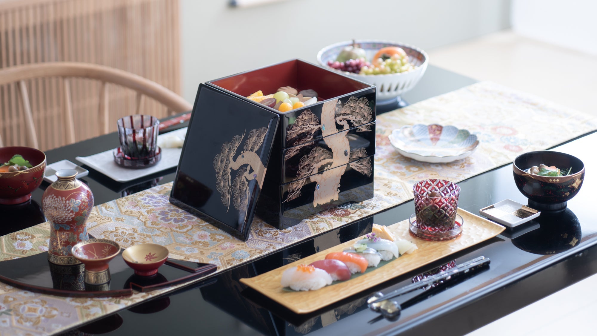 Table Setting #168 Elegant Sushi Dining: The Lacquerware Jubako Box Experience