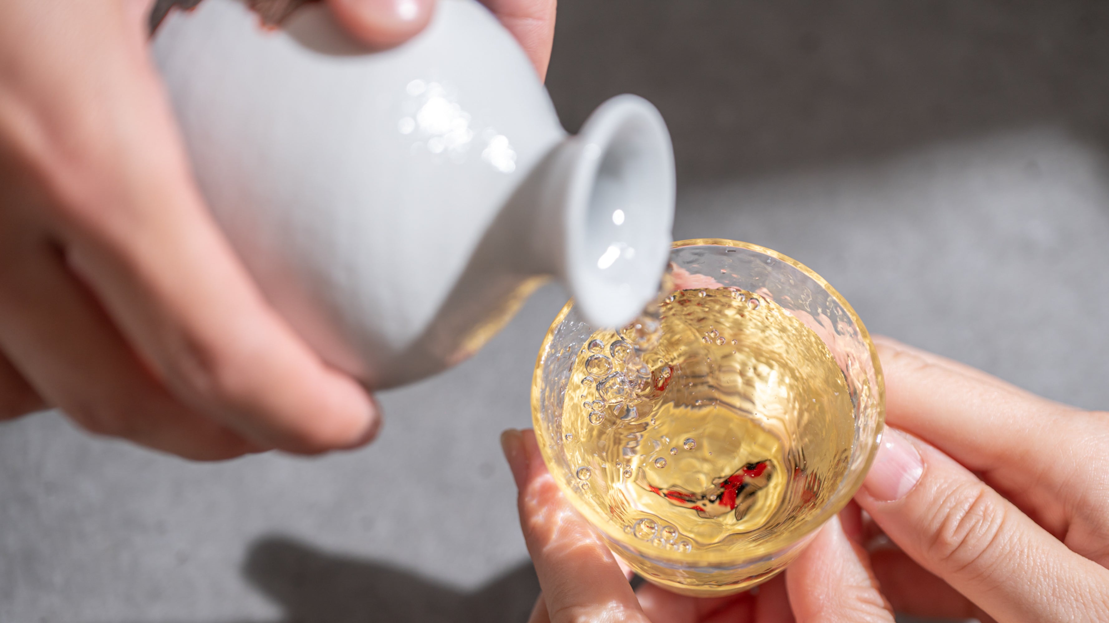 Sake Cups That Awaken with Every Pour