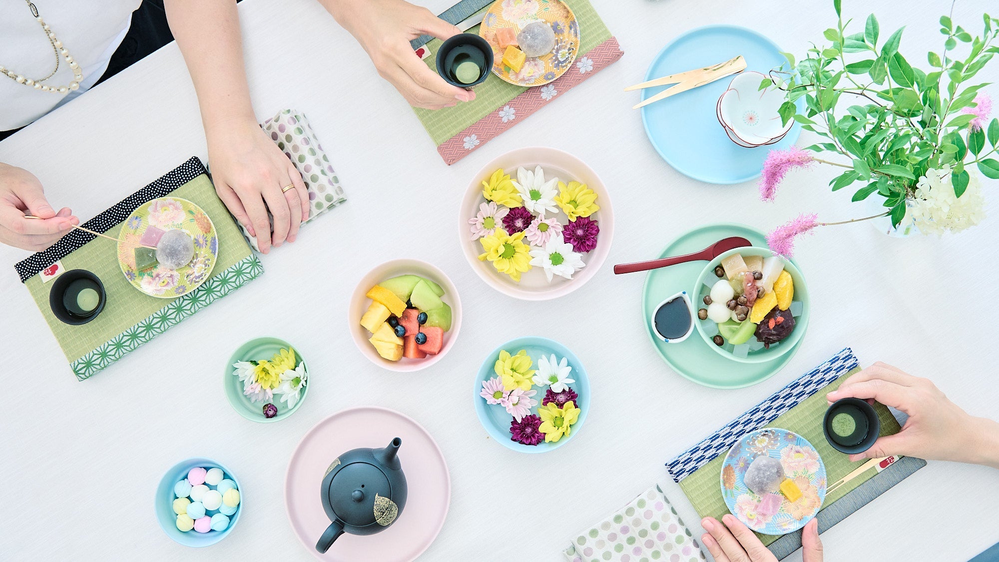 The Charm of a Japanese Tea Room at Your Table