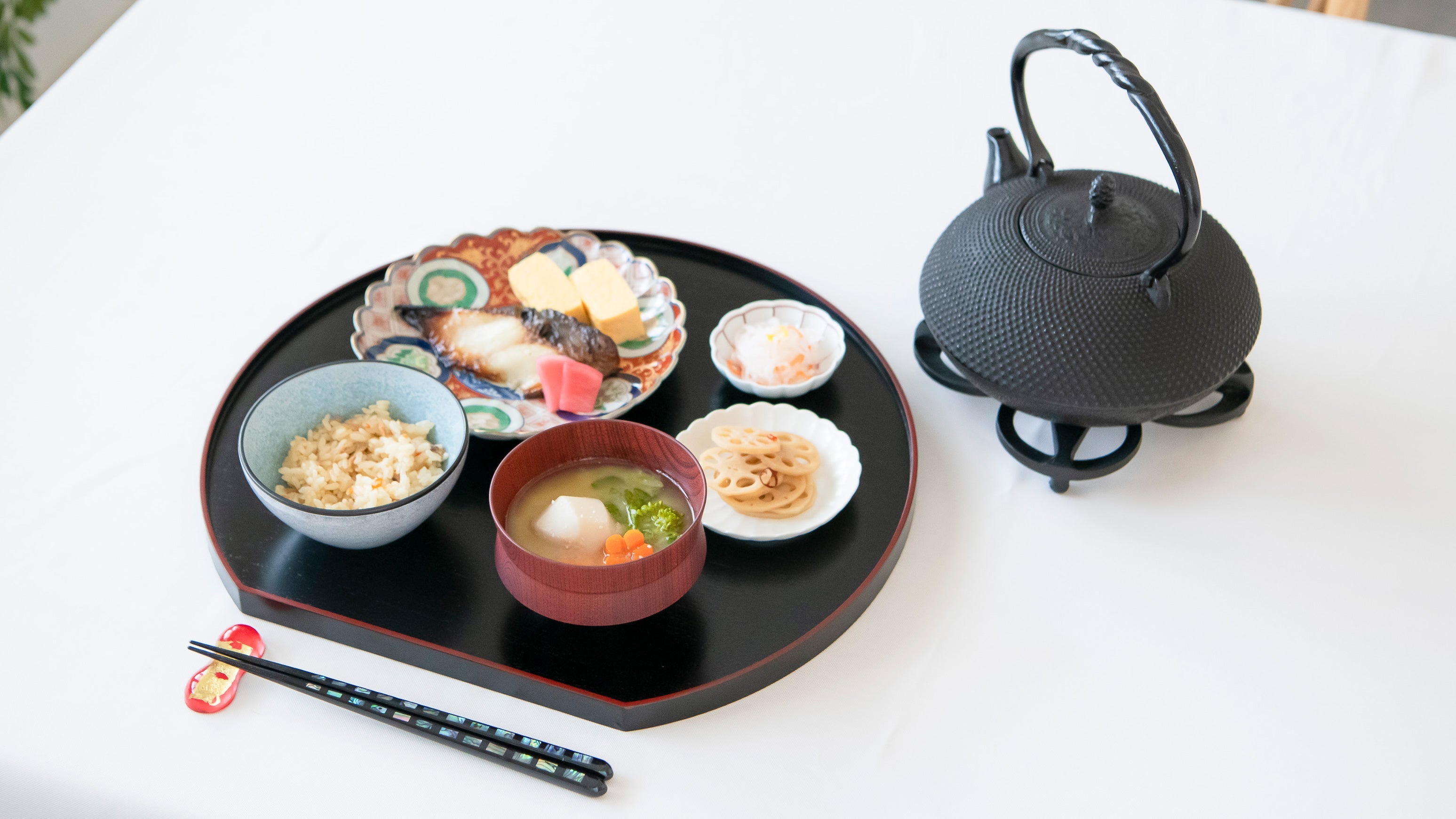 Japanese Set Meal Style With an Unique Soup Bowl From Gato Mikio