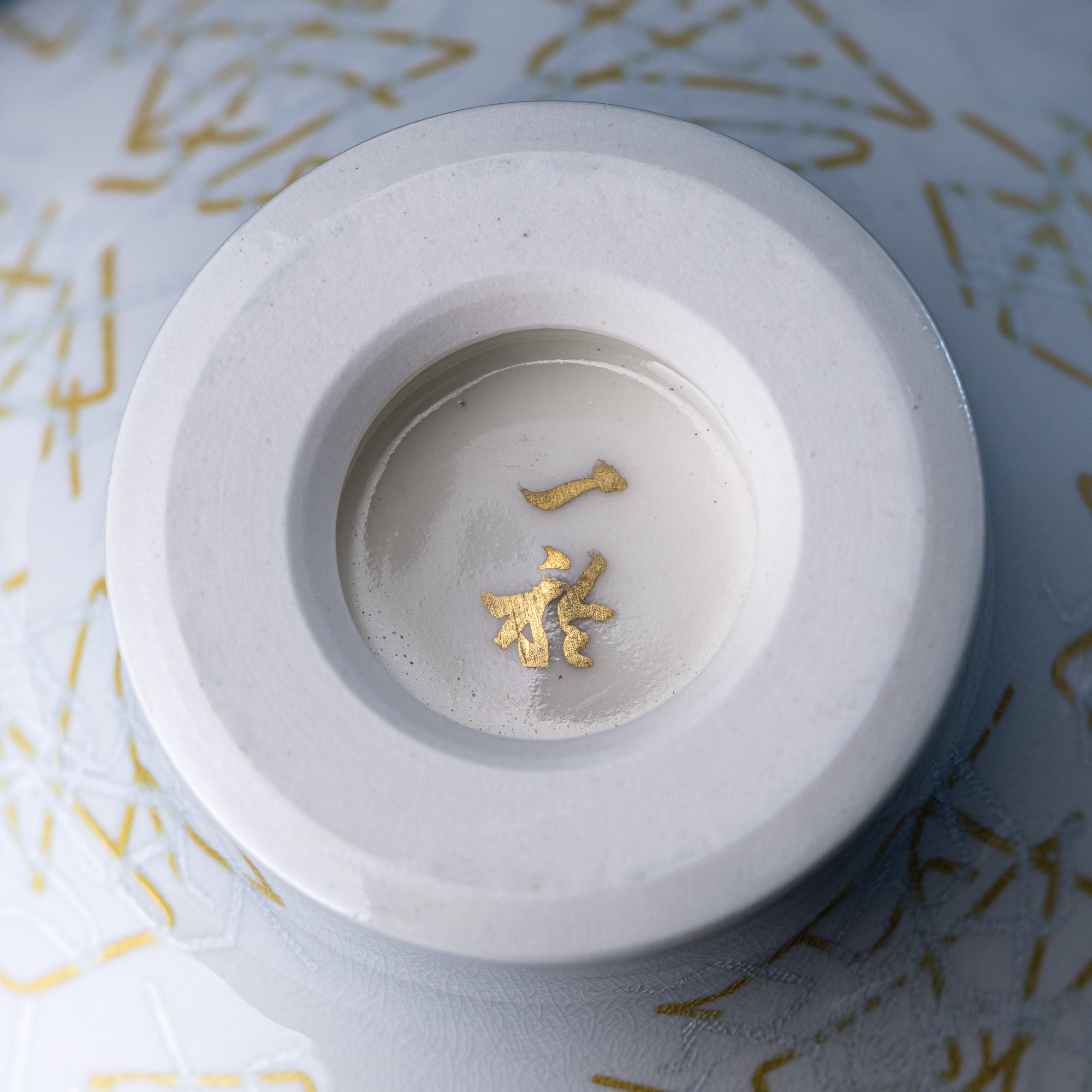 Yuri-Ginsai White Silver Circular Pattern Lidded Vase