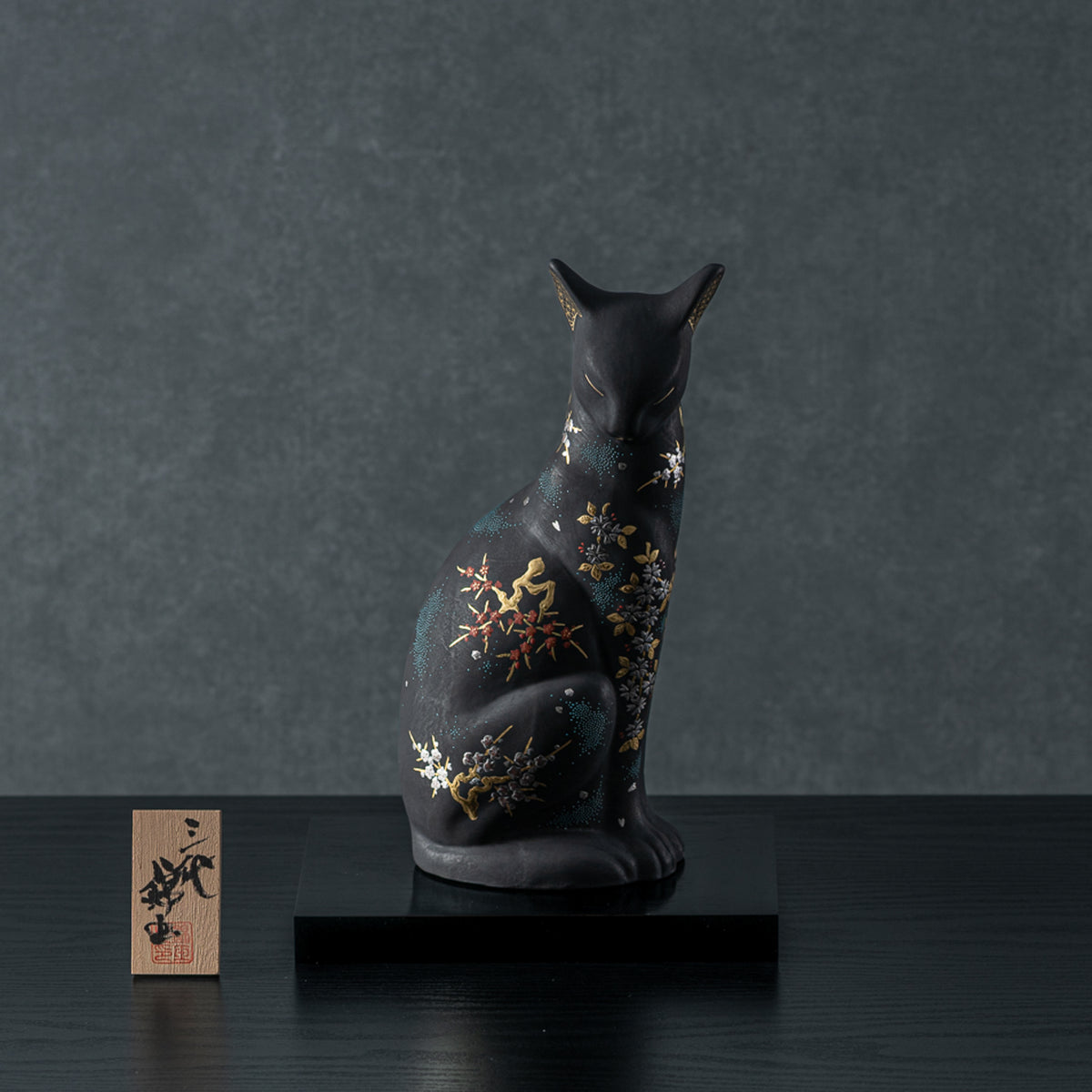 Figurine de chat persan orienté vers la droite Morikin Aochibu