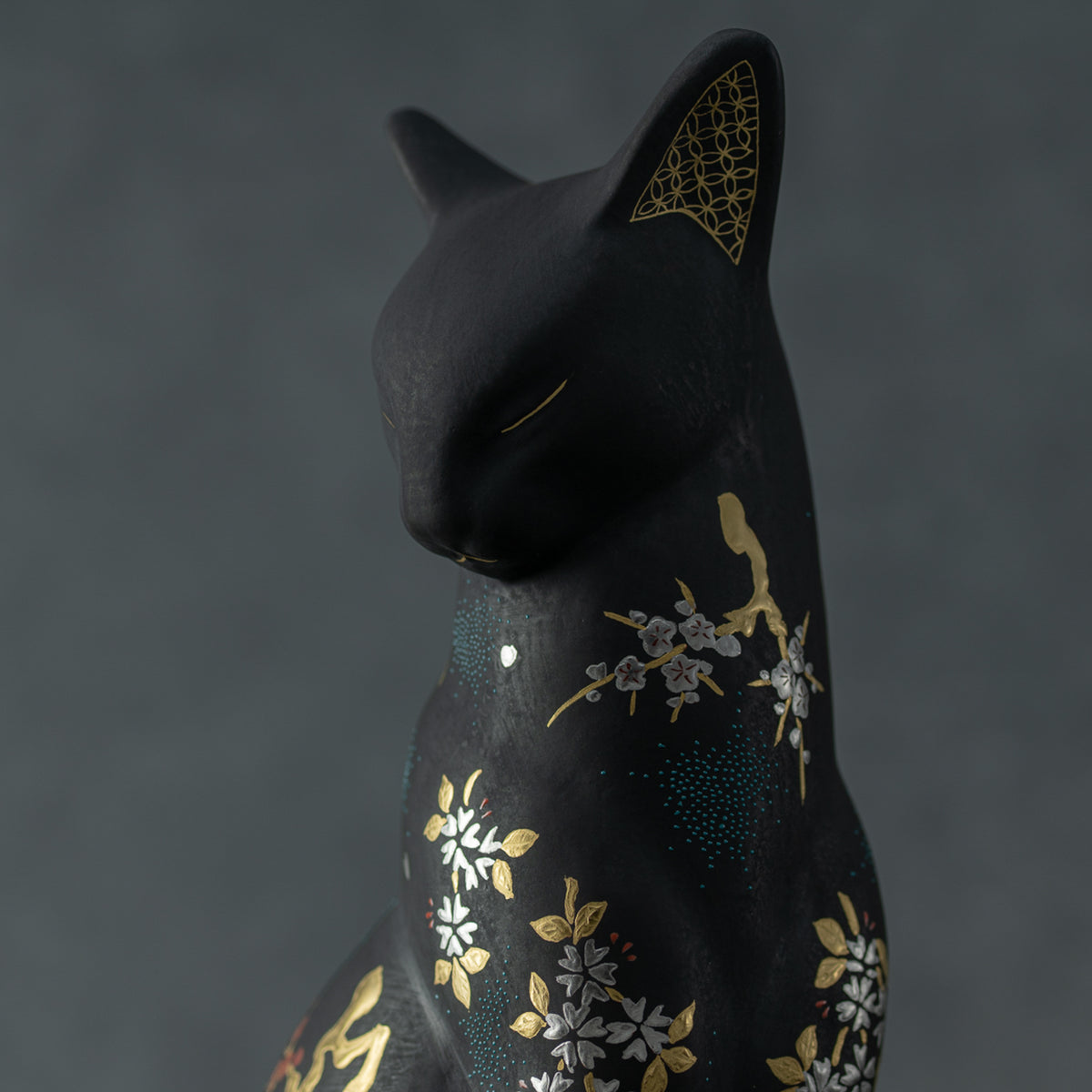 Figurine de chat persan orienté vers la droite Morikin Aochibu