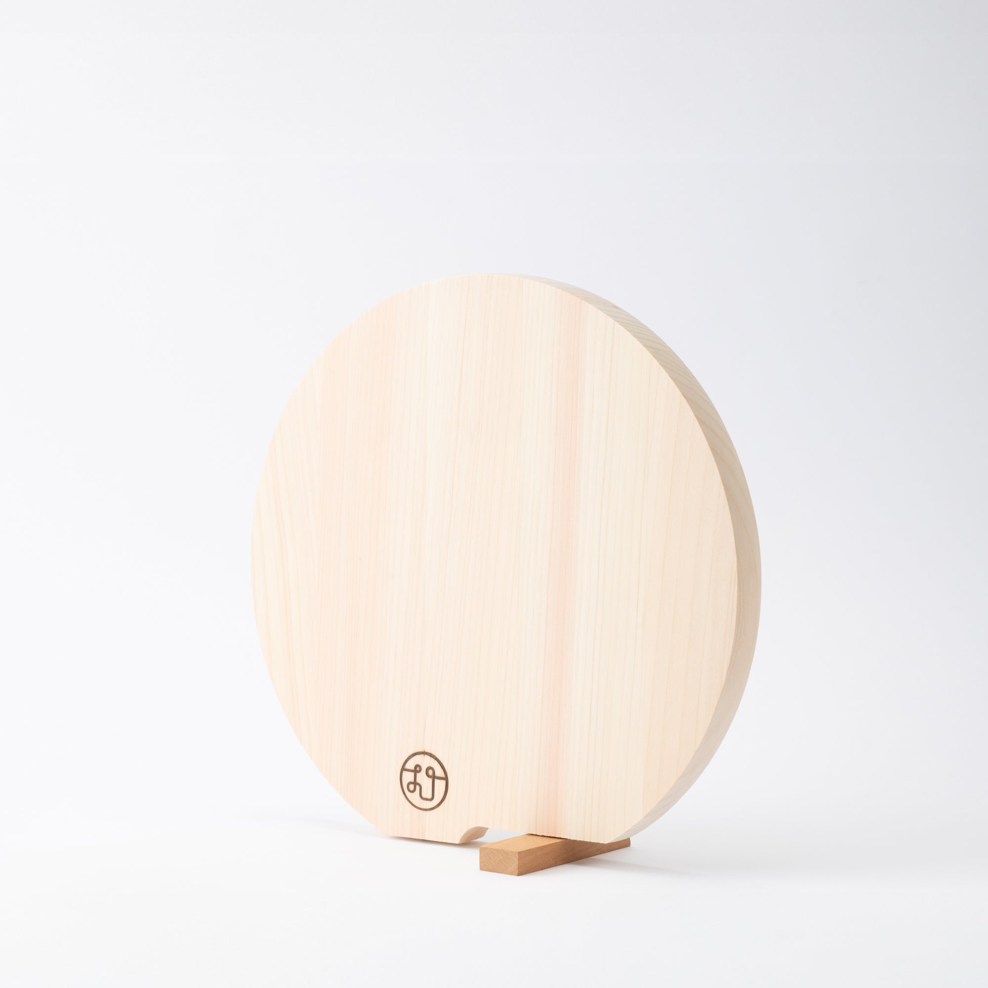 Tono Hinoki Round Cutting Board with Stand