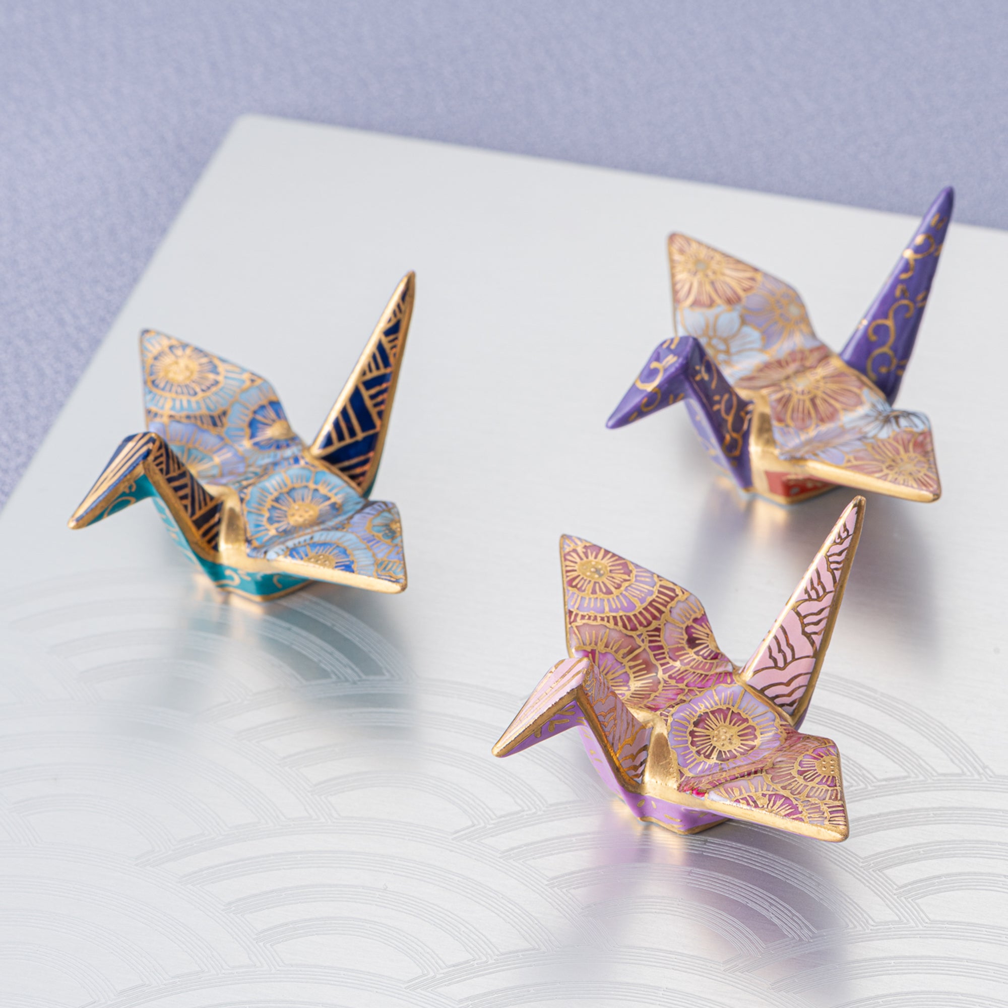 Adorno de Grulla con Flores Azules