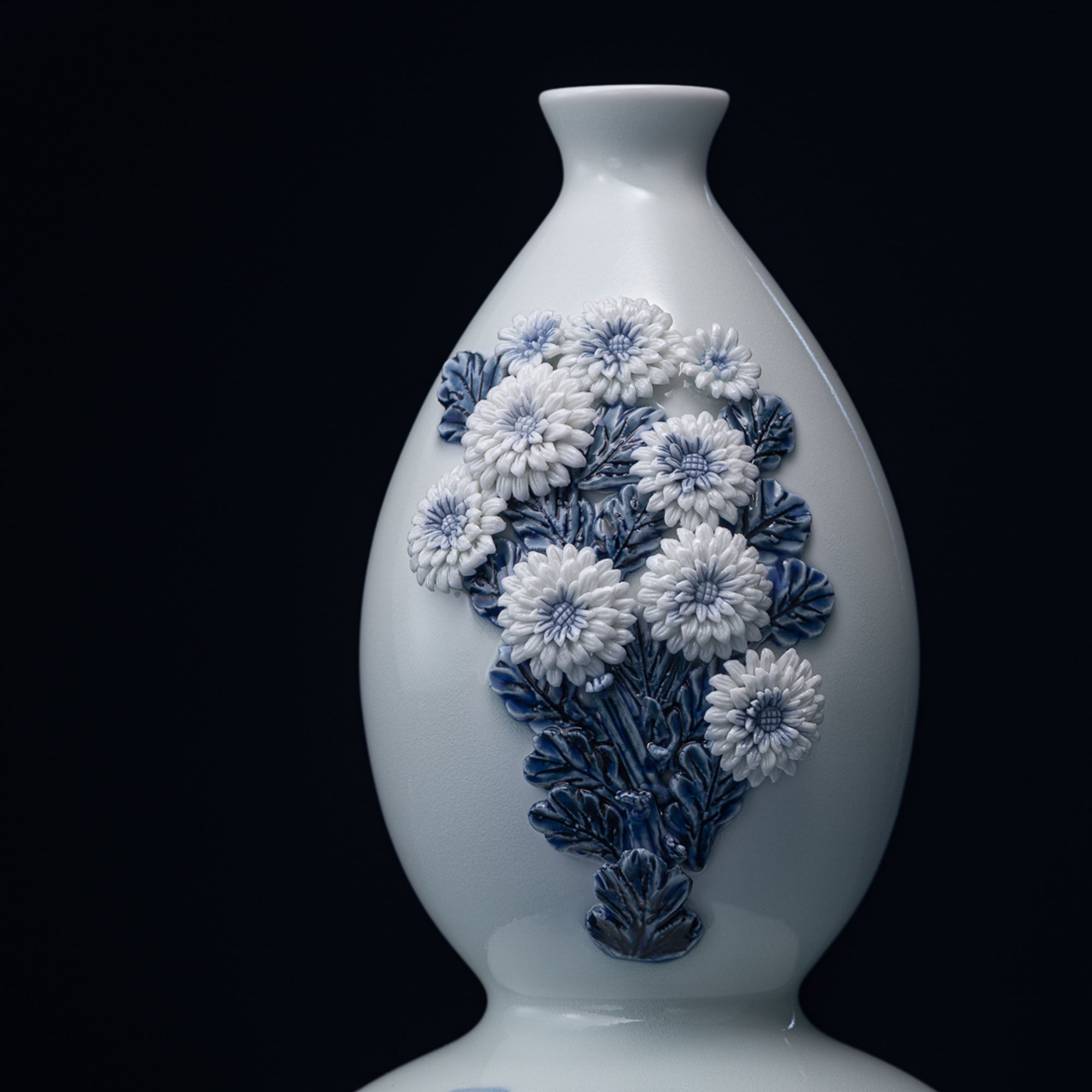 Vase à fleurs Hirado motif chrysanthème et eau courante