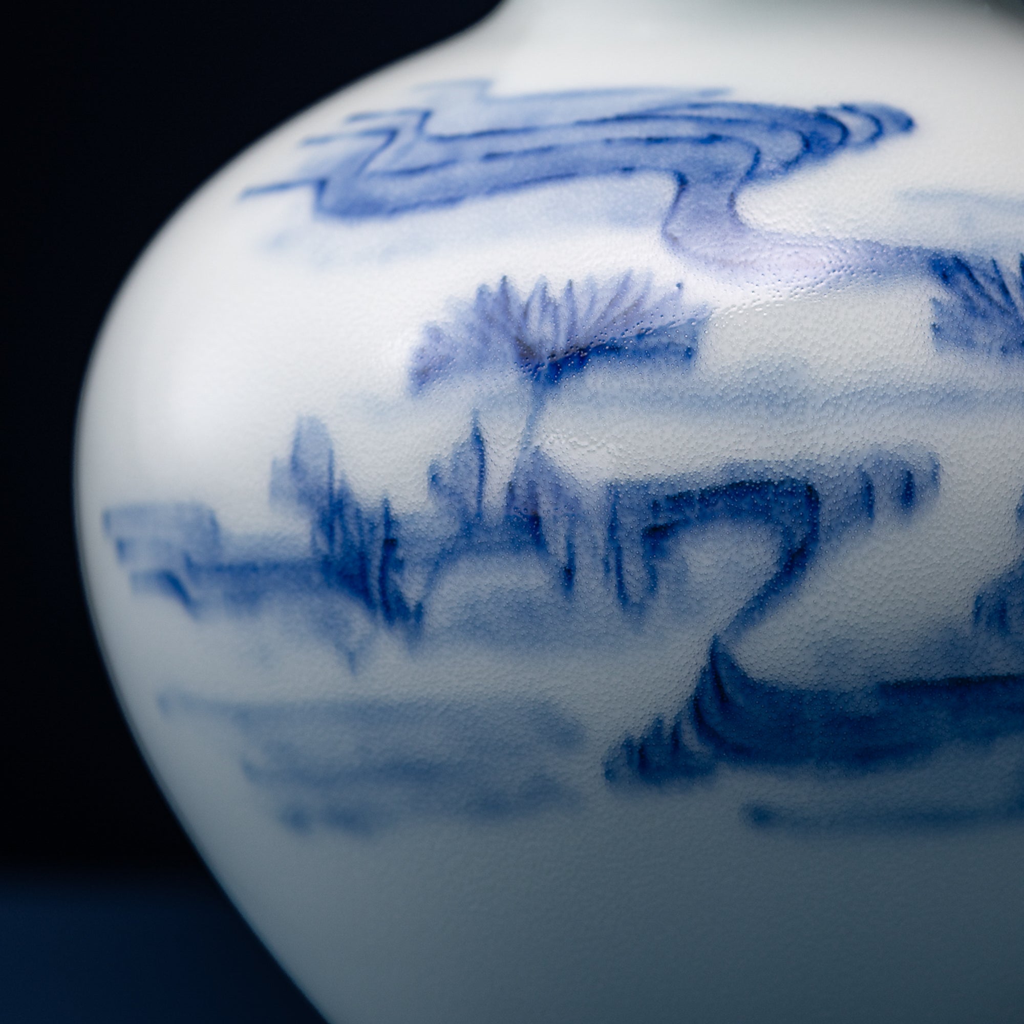 Vase à fleurs Hirado motif chrysanthème et eau courante