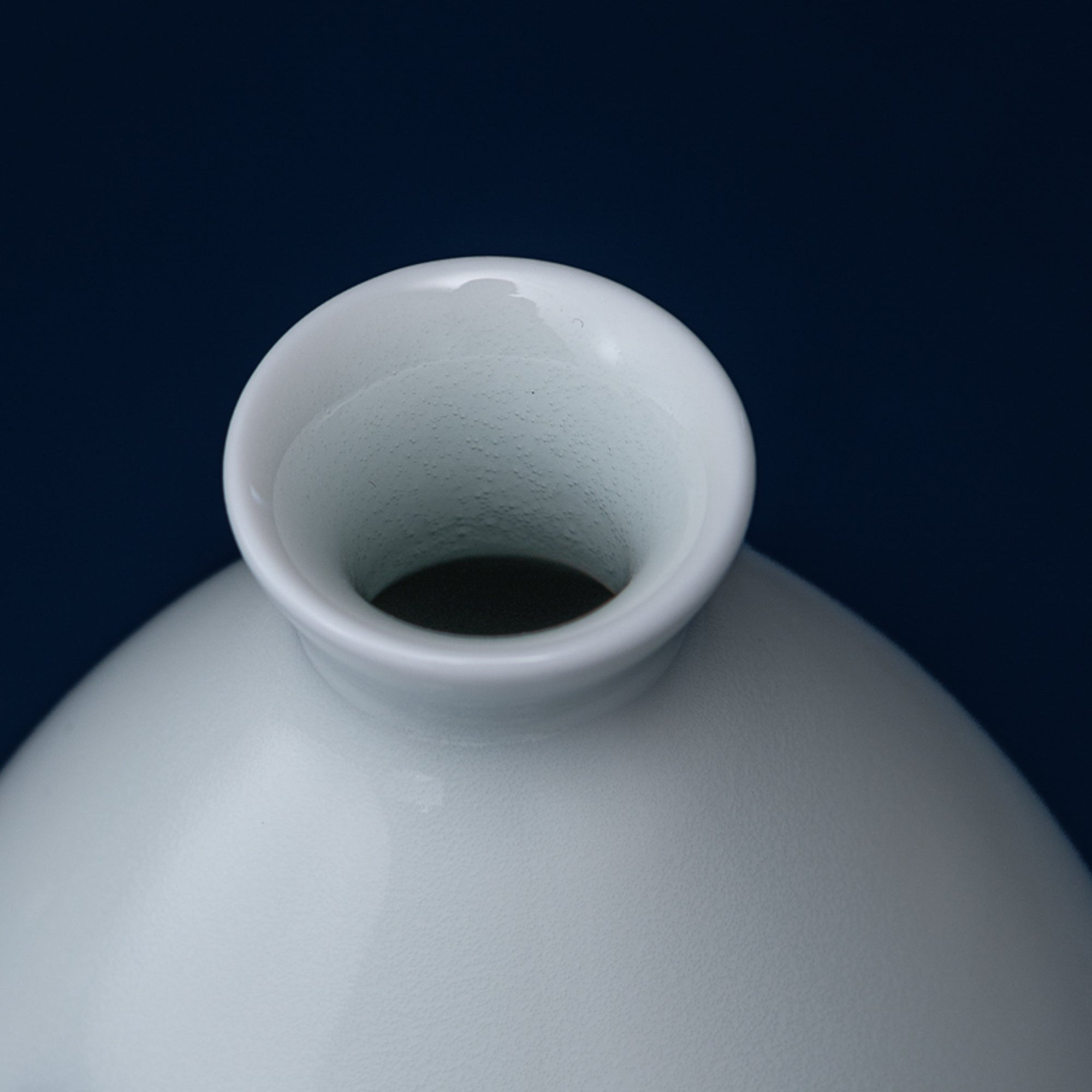 Vase à fleurs Hirado motif chrysanthème et eau courante