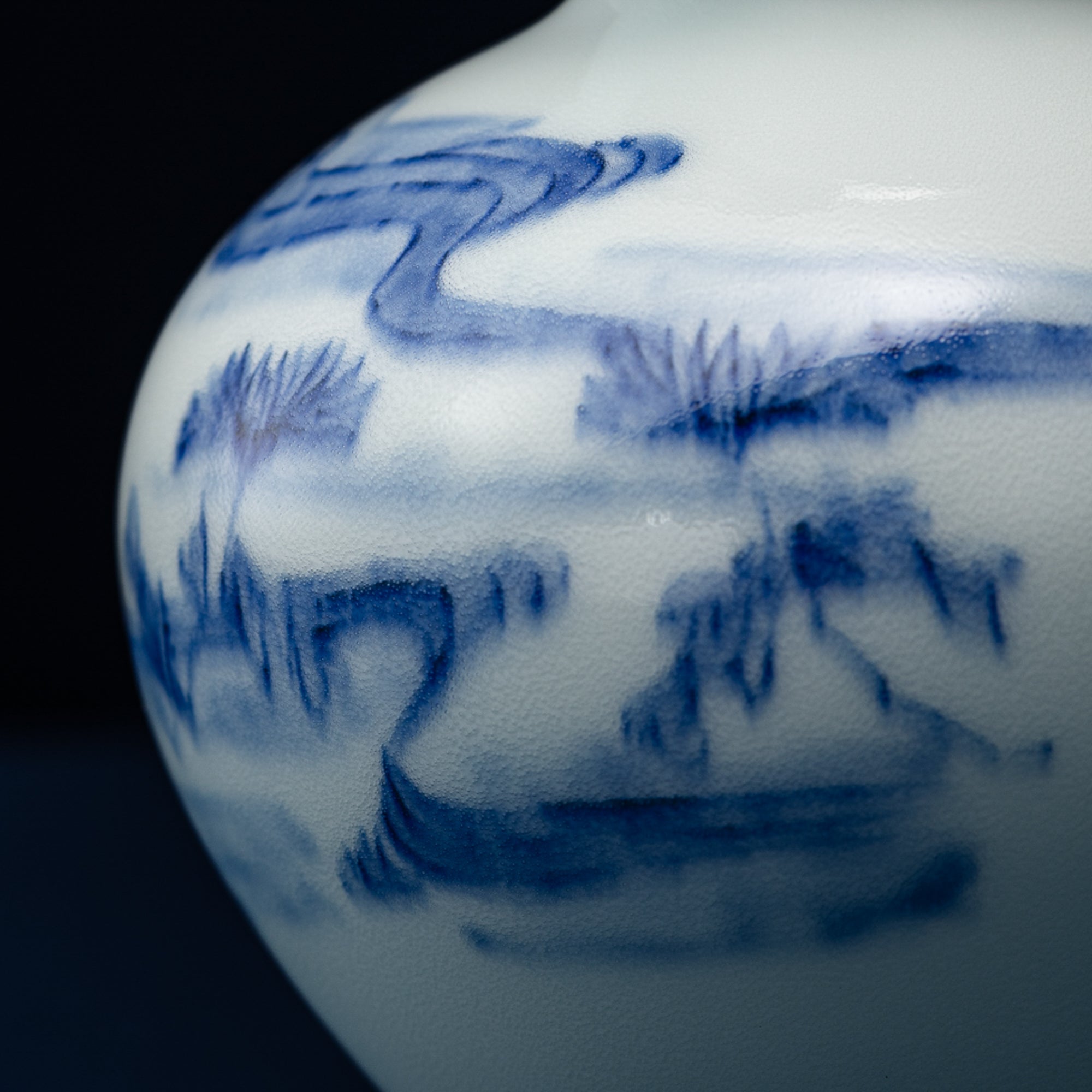 Vase à fleurs Hirado motif chrysanthème et eau courante